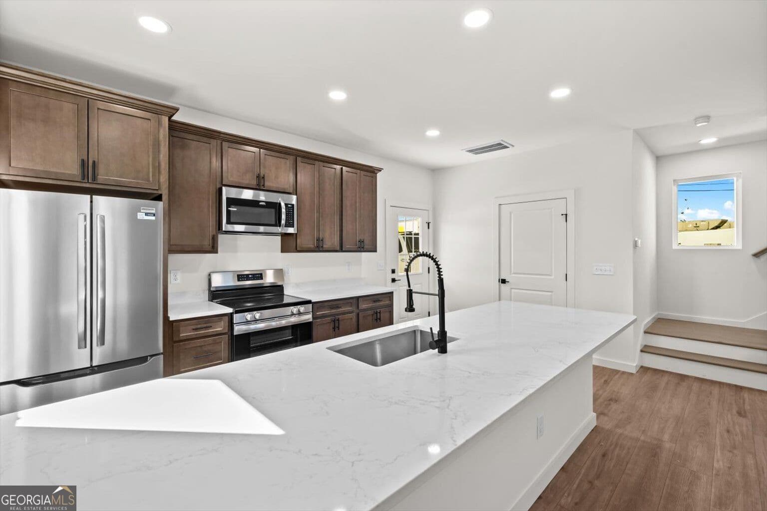 3 bedroom, 2.5 bathroom, 1,380 sq ft single family residence for sale at 900 S Hamilton Street, Dalton, GA 30720 — photo 9