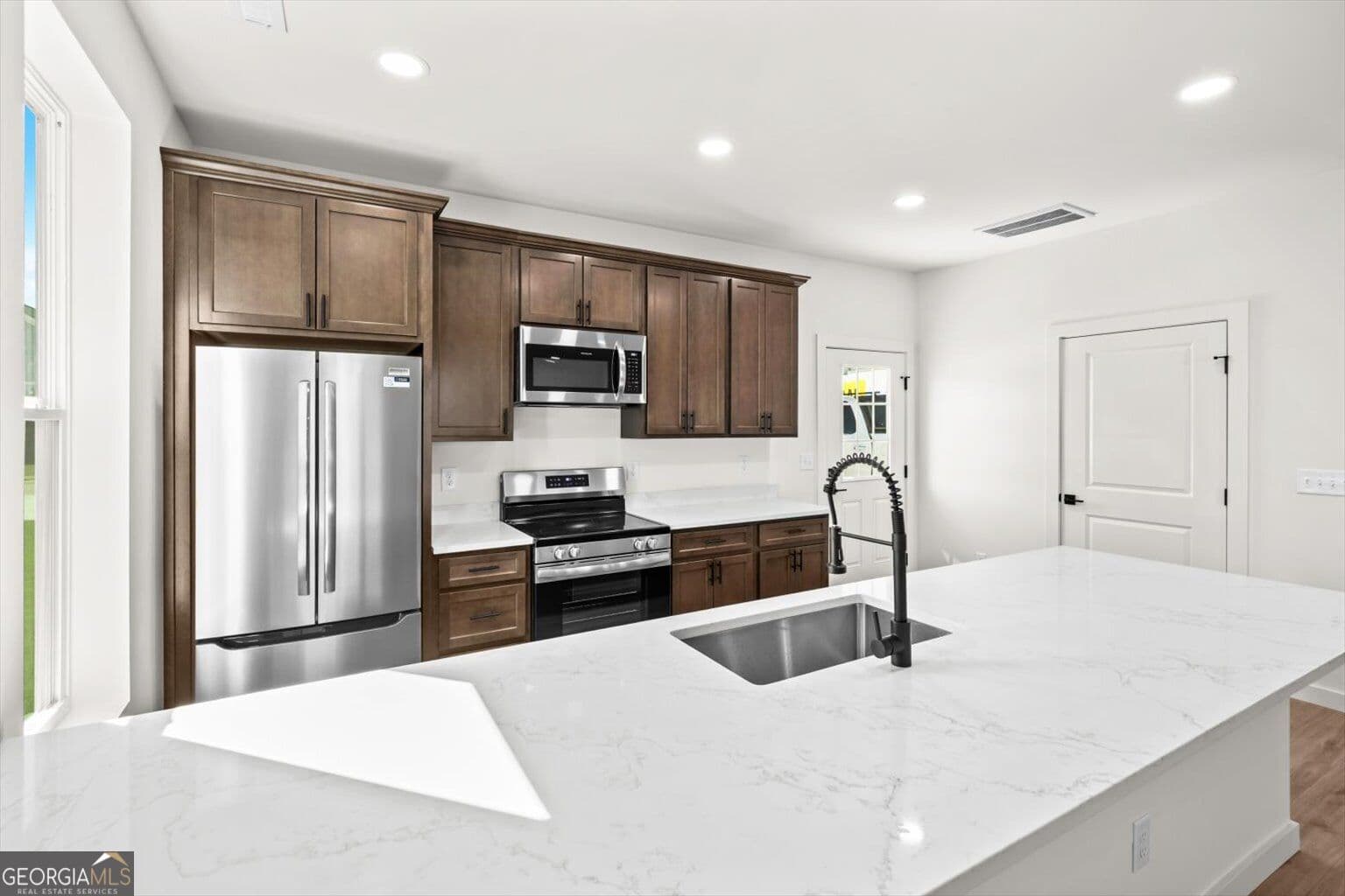 3 bedroom, 2.5 bathroom, 1,380 sq ft single family residence for sale at 900 S Hamilton Street, Dalton, GA 30720 — photo 10