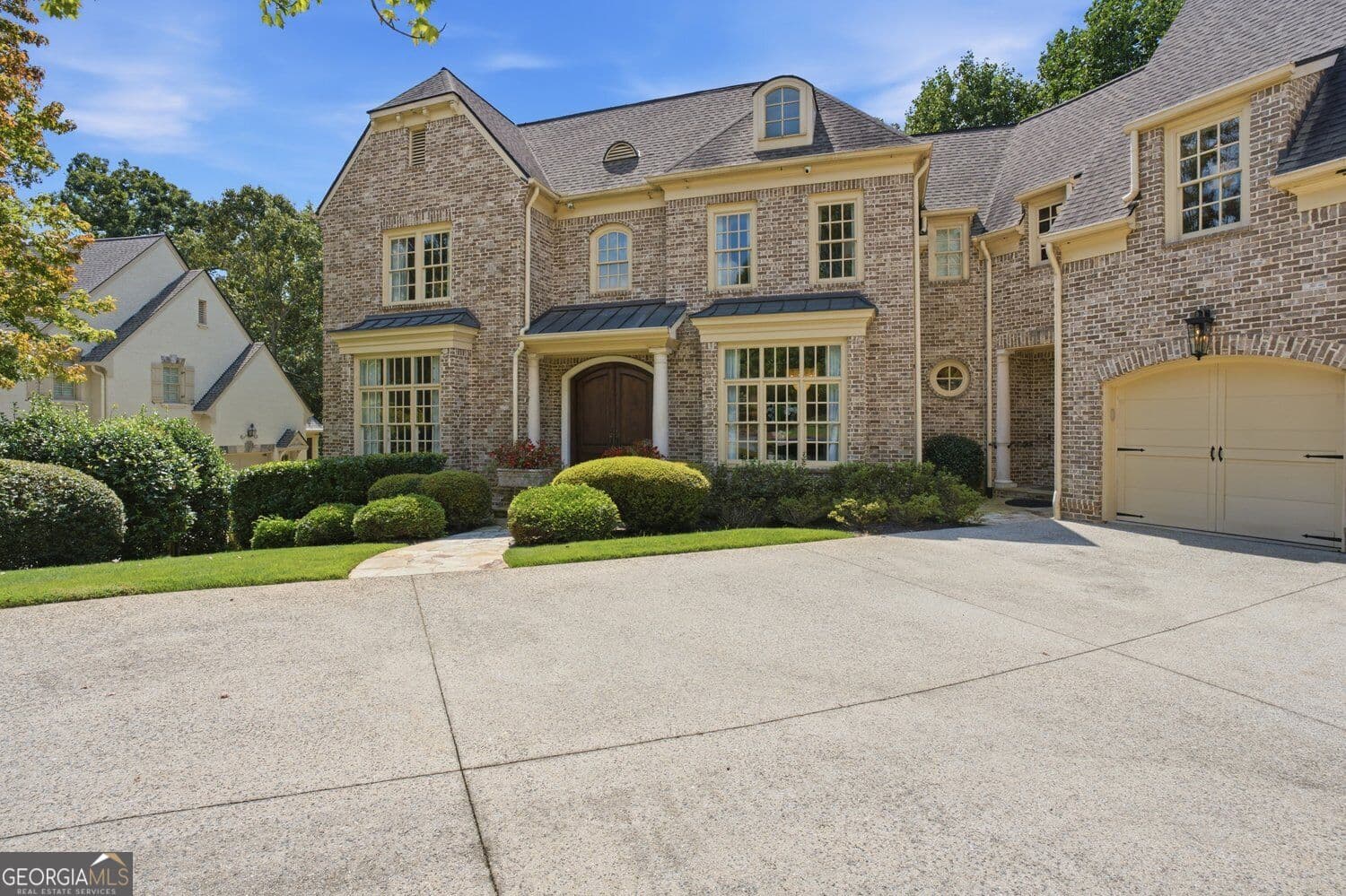 5 bedroom, 6.5 bathroom, 9,685 sq ft single family residence for sale at 1530 Soaring Hawk Point, Atlanta, GA 30339 — photo 2