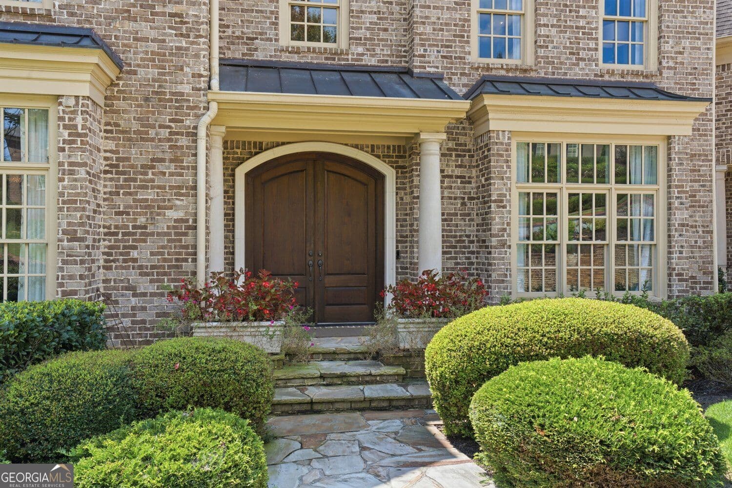 5 bedroom, 6.5 bathroom, 9,685 sq ft single family residence for sale at 1530 Soaring Hawk Point, Atlanta, GA 30339 — photo 4