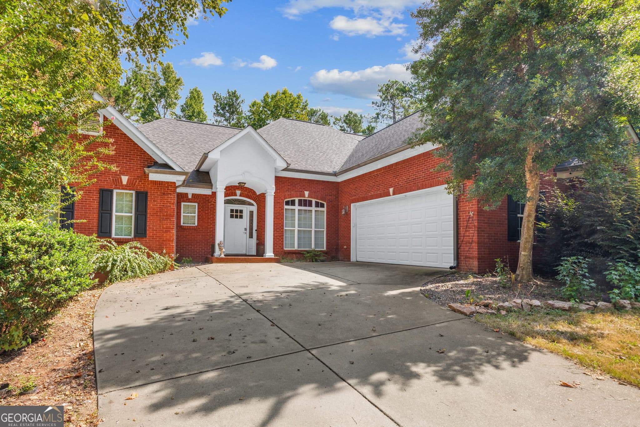 5 bedroom, 3.5 bathroom, 3,400 sq ft single family residence for sale at 400 Country Side Drive, Mcdonough, GA 30252 — photo 2