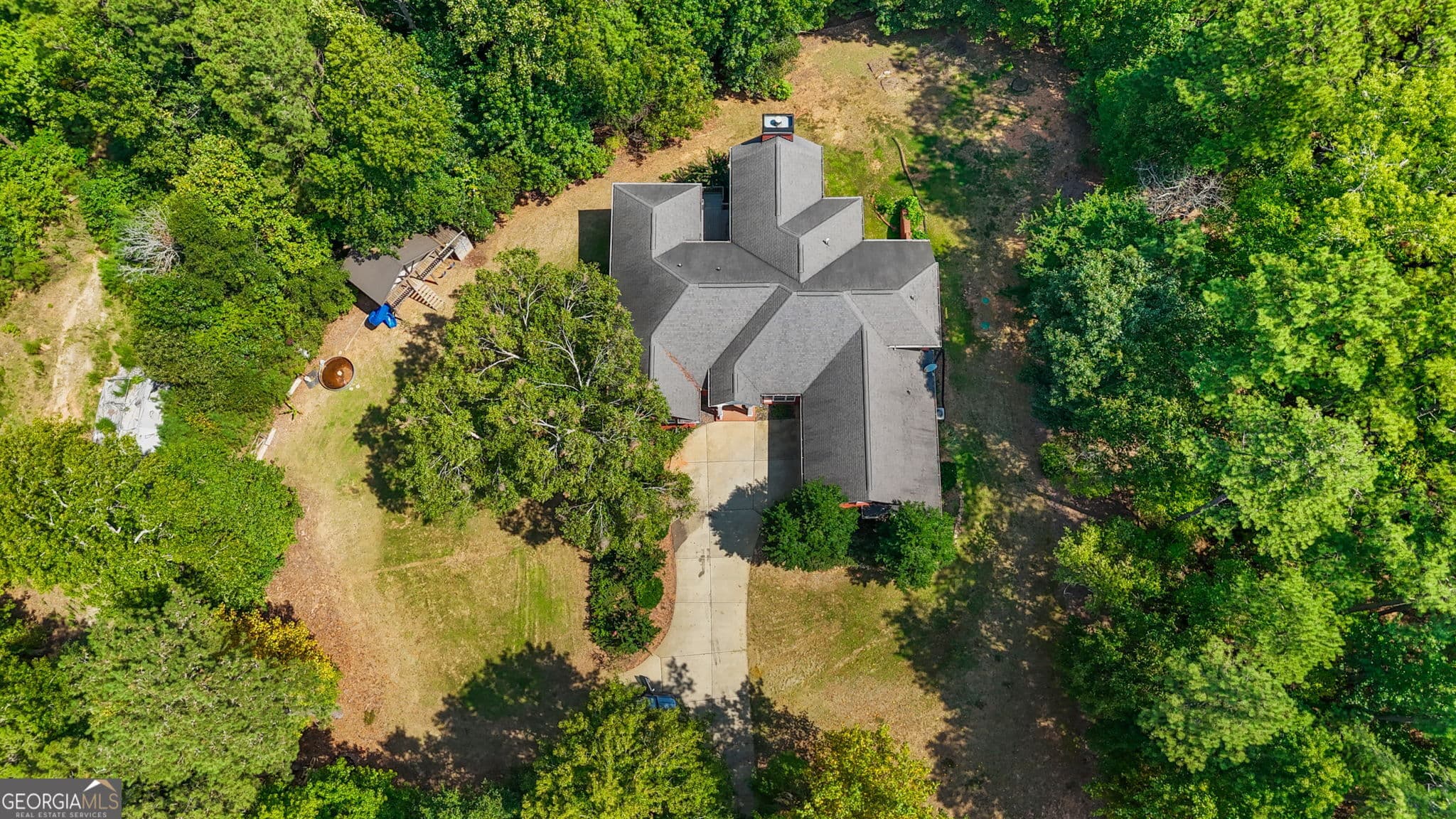 5 bedroom, 3.5 bathroom, 3,400 sq ft single family residence for sale at 400 Country Side Drive, Mcdonough, GA 30252 — photo 4