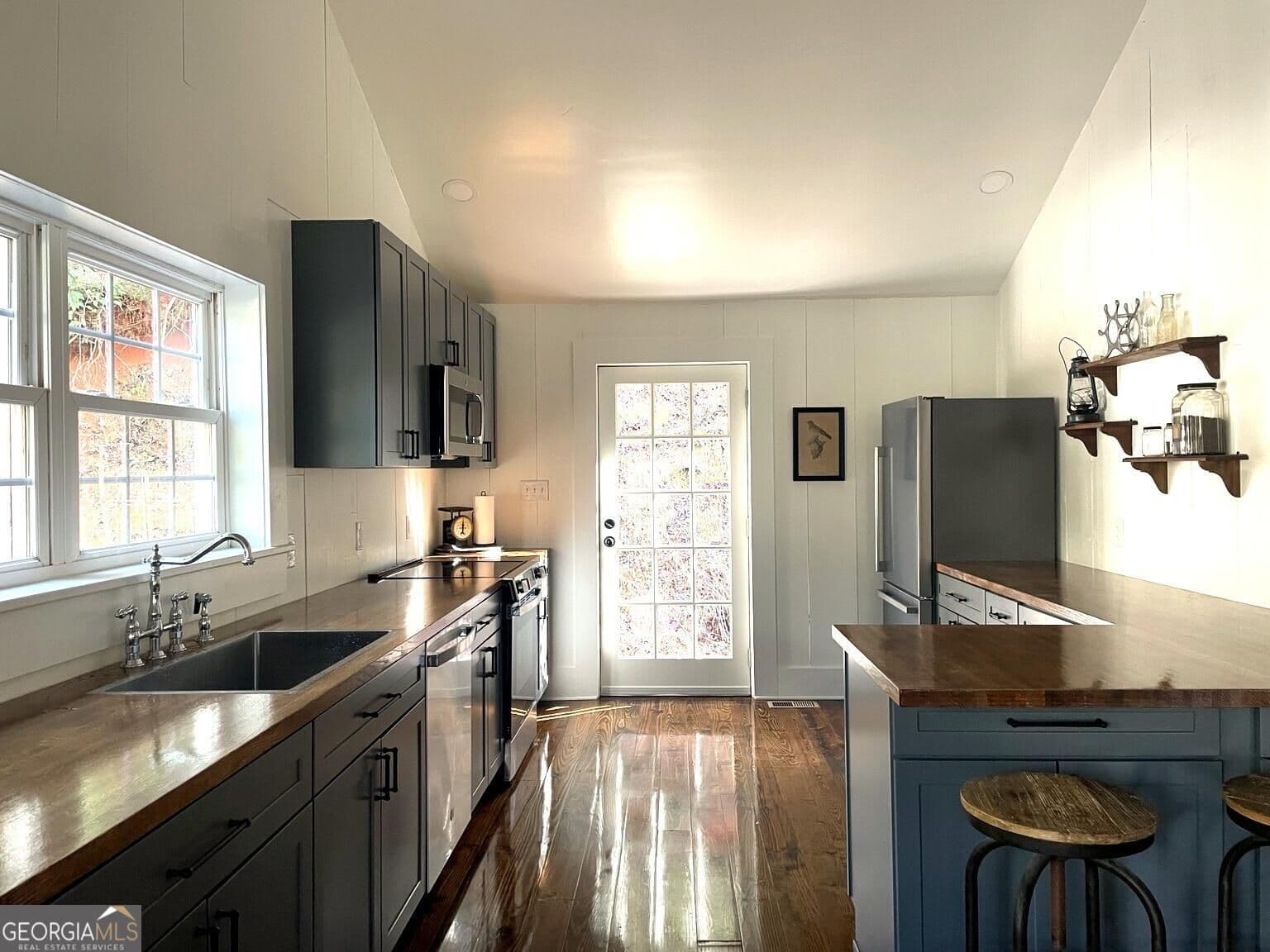 2 bedroom, 2 bathroom, 1,200 sq ft cabin,single family residence for sale at 66 Precision Lane, Clayton, GA 30525 — photo 4