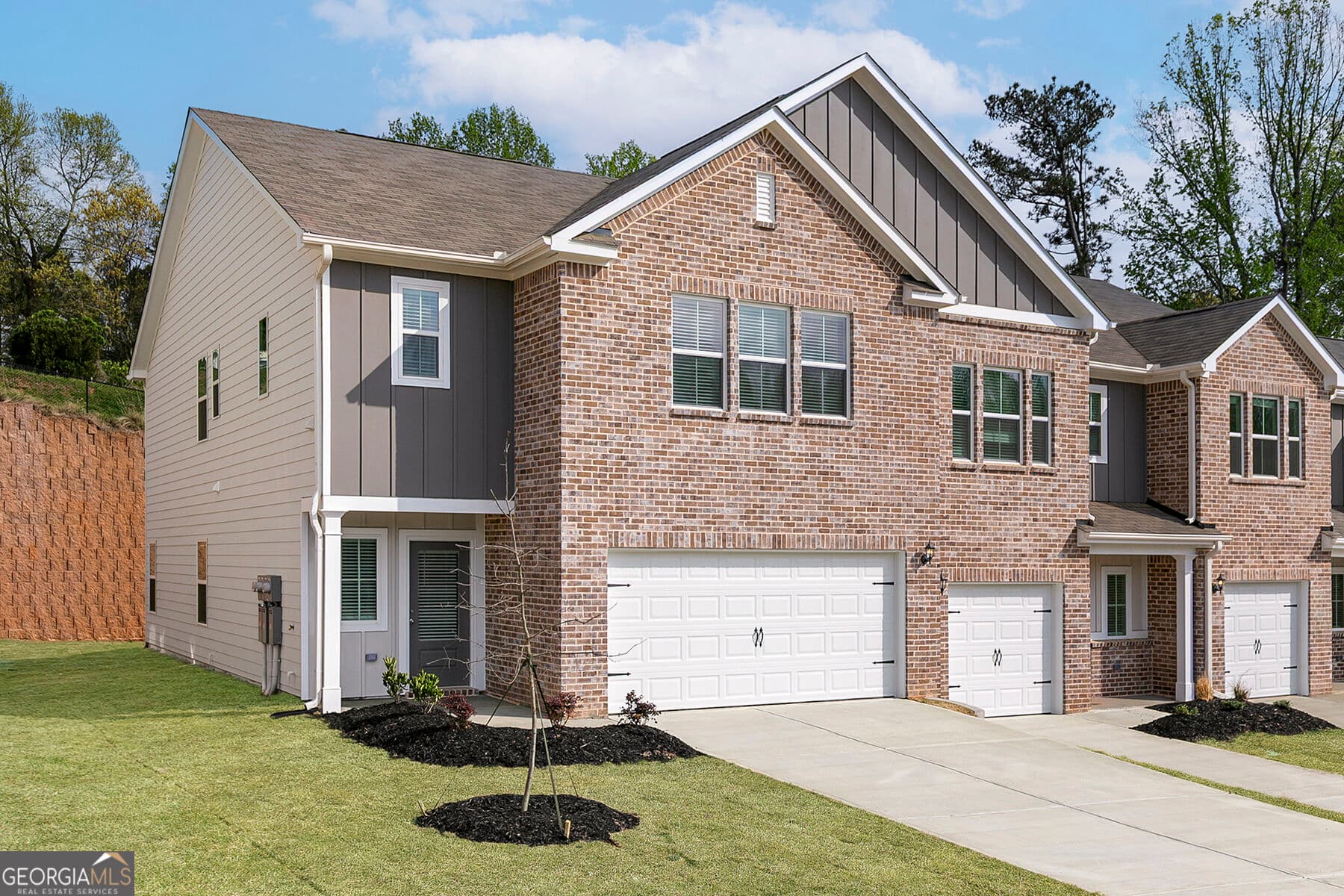 4 bedroom, 2.5 bathroom, 2,252 sq ft townhouse for sale at 4016 Hidden River Lane, Oakwood, GA 30566 — photo 2