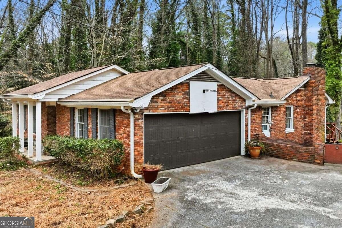 5 bedroom, 3 bathroom, 3,452 sq ft single family residence for sale at 2897 Branchwood Drive, Atlanta, GA 30344 — photo 2