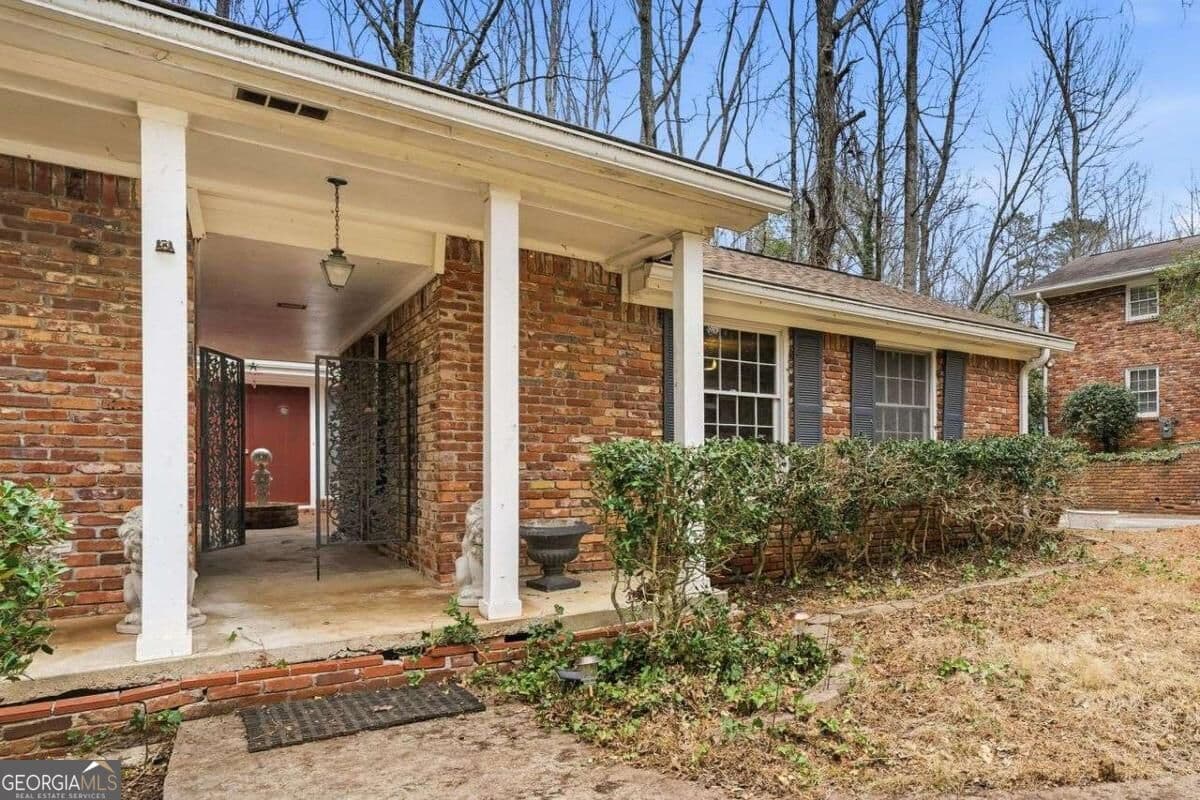 5 bedroom, 3 bathroom, 3,452 sq ft single family residence for sale at 2897 Branchwood Drive, Atlanta, GA 30344 — photo 4
