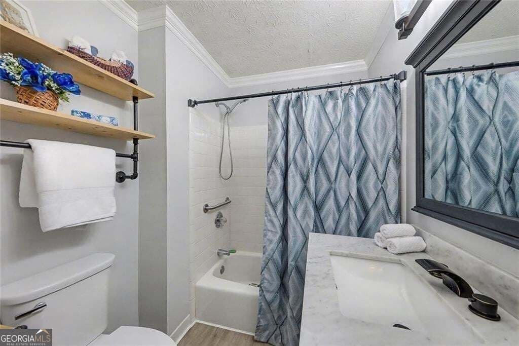6 bedroom, 4 bathroom, 5,210 sq ft single family residence for sale at 210 Hanarry Drive, Lawrenceville, GA 30046 — photo 7