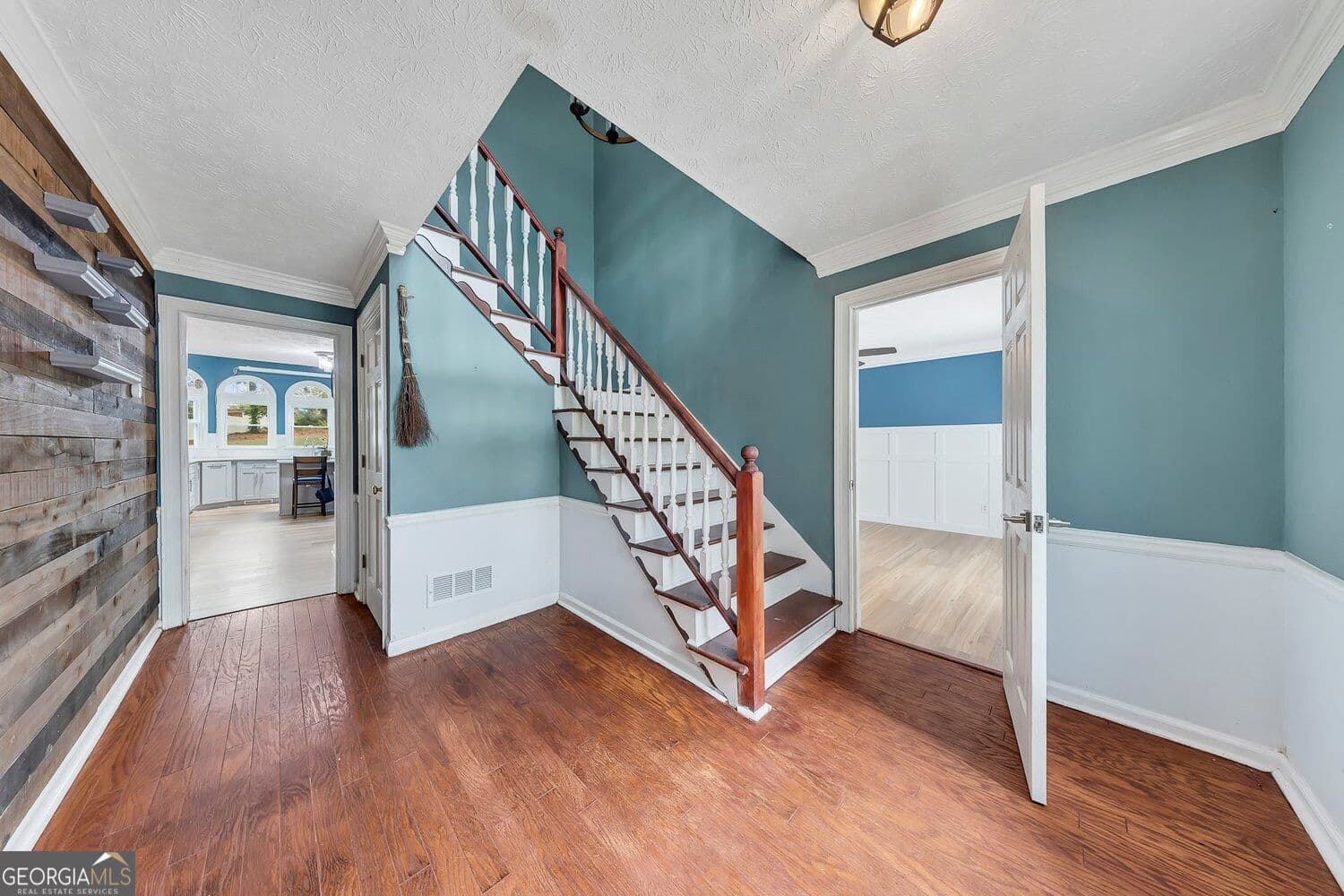6 bedroom, 4 bathroom, 5,210 sq ft single family residence for sale at 210 Hanarry Drive, Lawrenceville, GA 30046 — photo 4