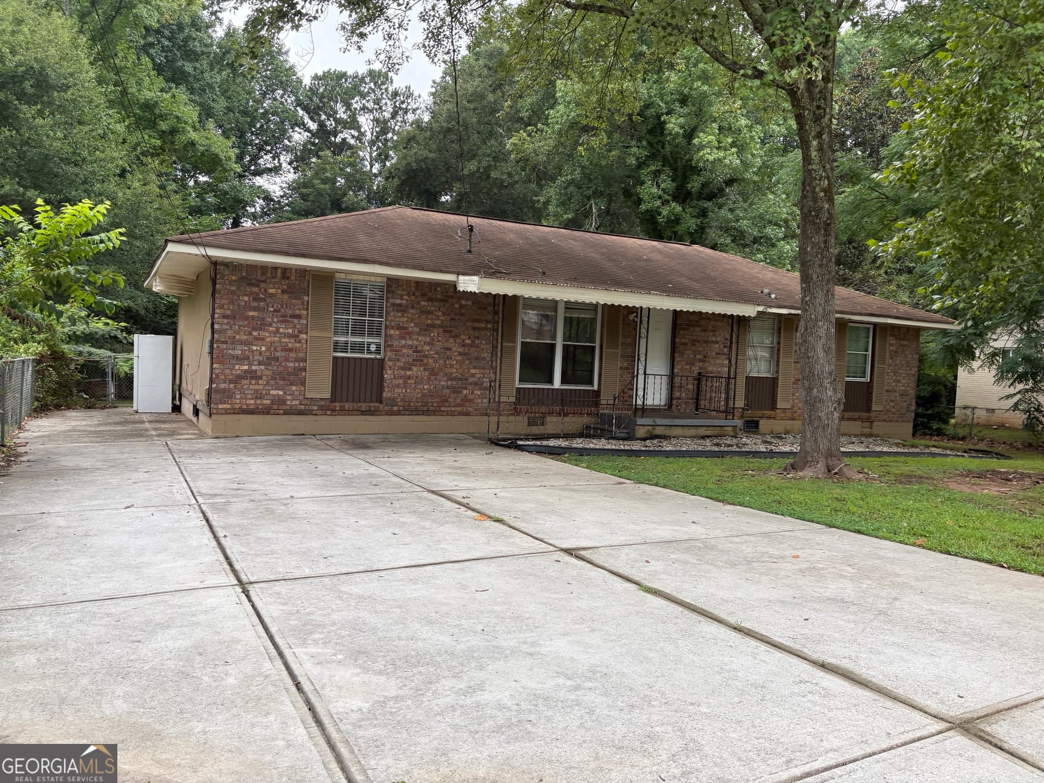 4 bedroom, 2 bathroom, 1,590 sq ft single family residence for sale at 8145 Attleboro Drive, Jonesboro, GA 30238 — photo 2