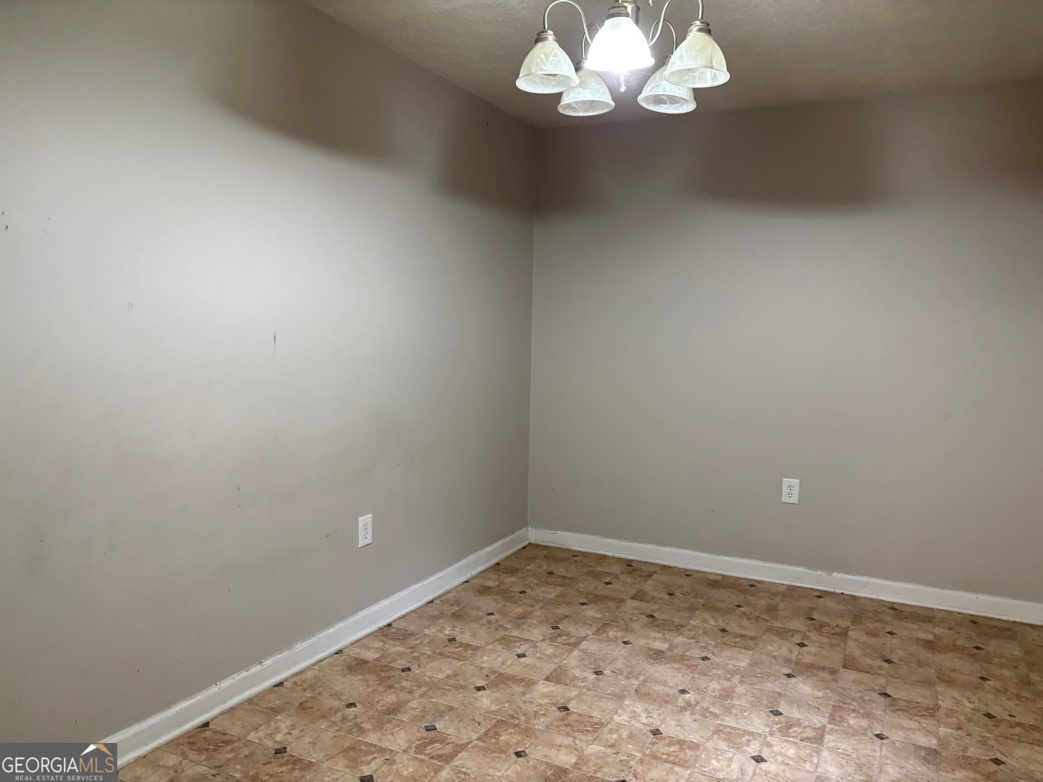 4 bedroom, 2 bathroom, 1,590 sq ft single family residence for sale at 8145 Attleboro Drive, Jonesboro, GA 30238 — photo 6