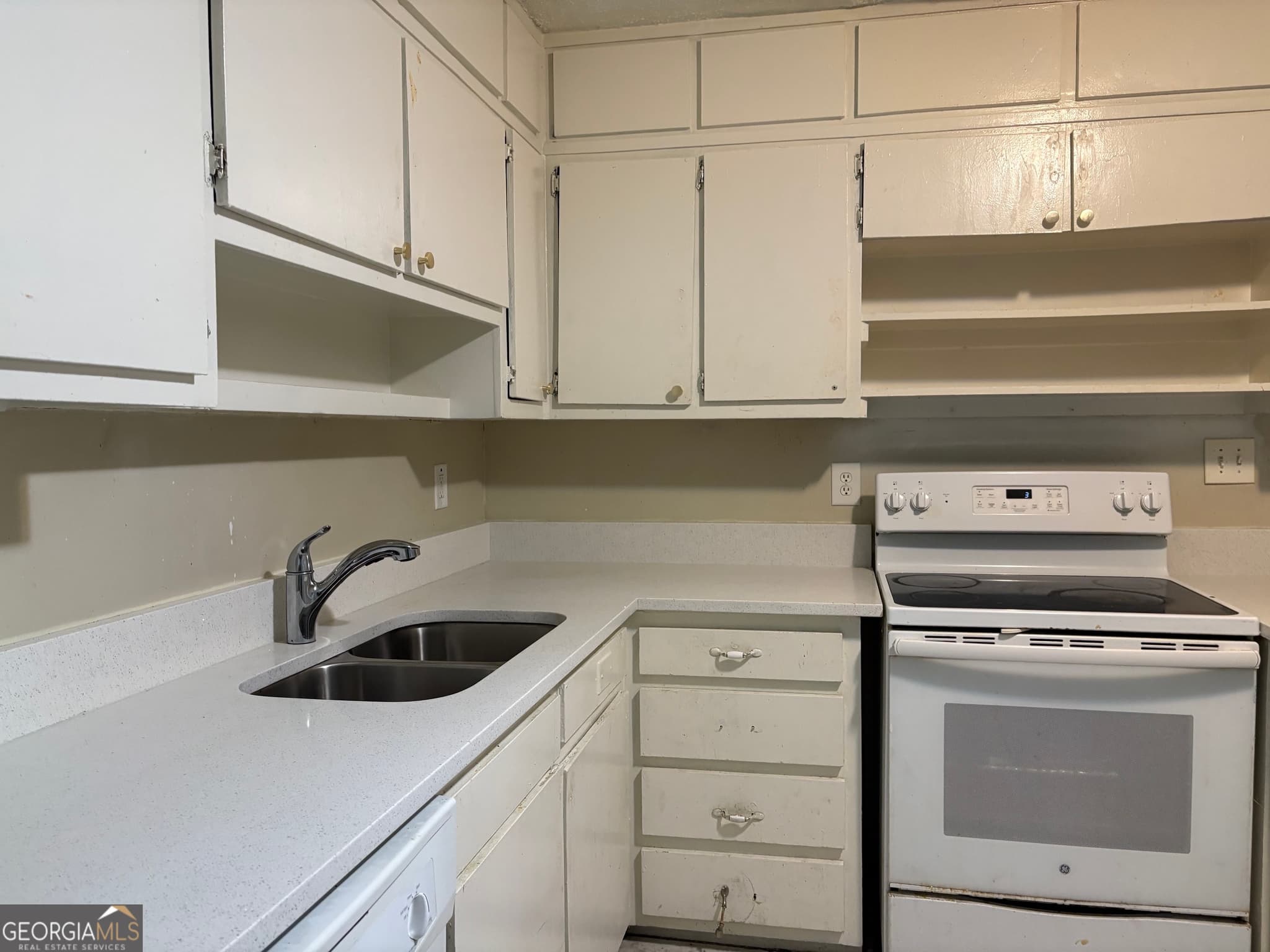 4 bedroom, 2 bathroom, 1,590 sq ft single family residence for sale at 8145 Attleboro Drive, Jonesboro, GA 30238 — photo 5