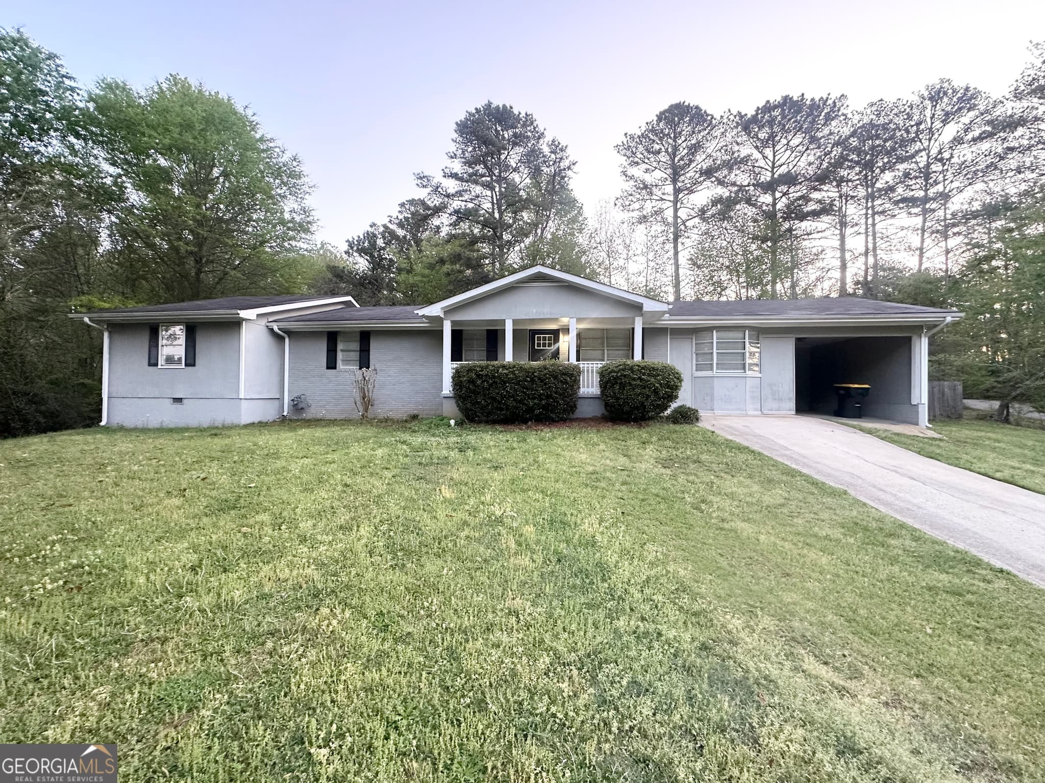 5 bedroom, 2.5 bathroom, 1,948 sq ft single family residence for sale at 659 Country Club Road, Newnan, GA 30263 — photo 2