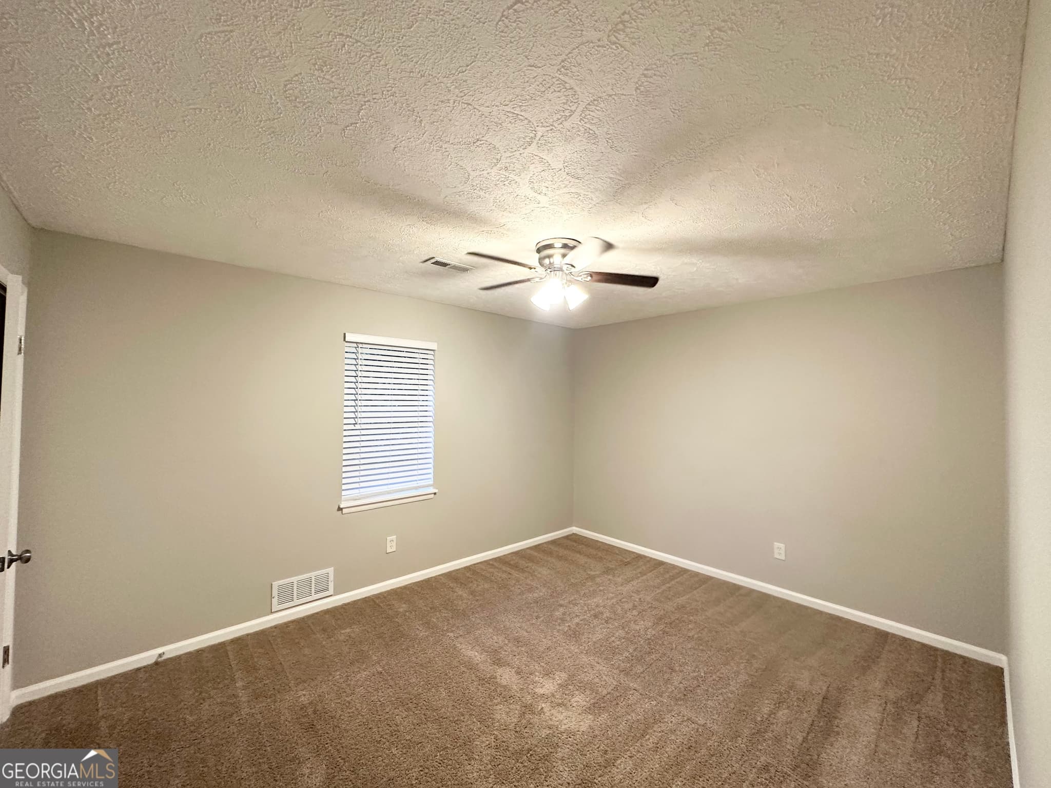 5 bedroom, 2.5 bathroom, 1,948 sq ft single family residence for sale at 659 Country Club Road, Newnan, GA 30263 — photo 7