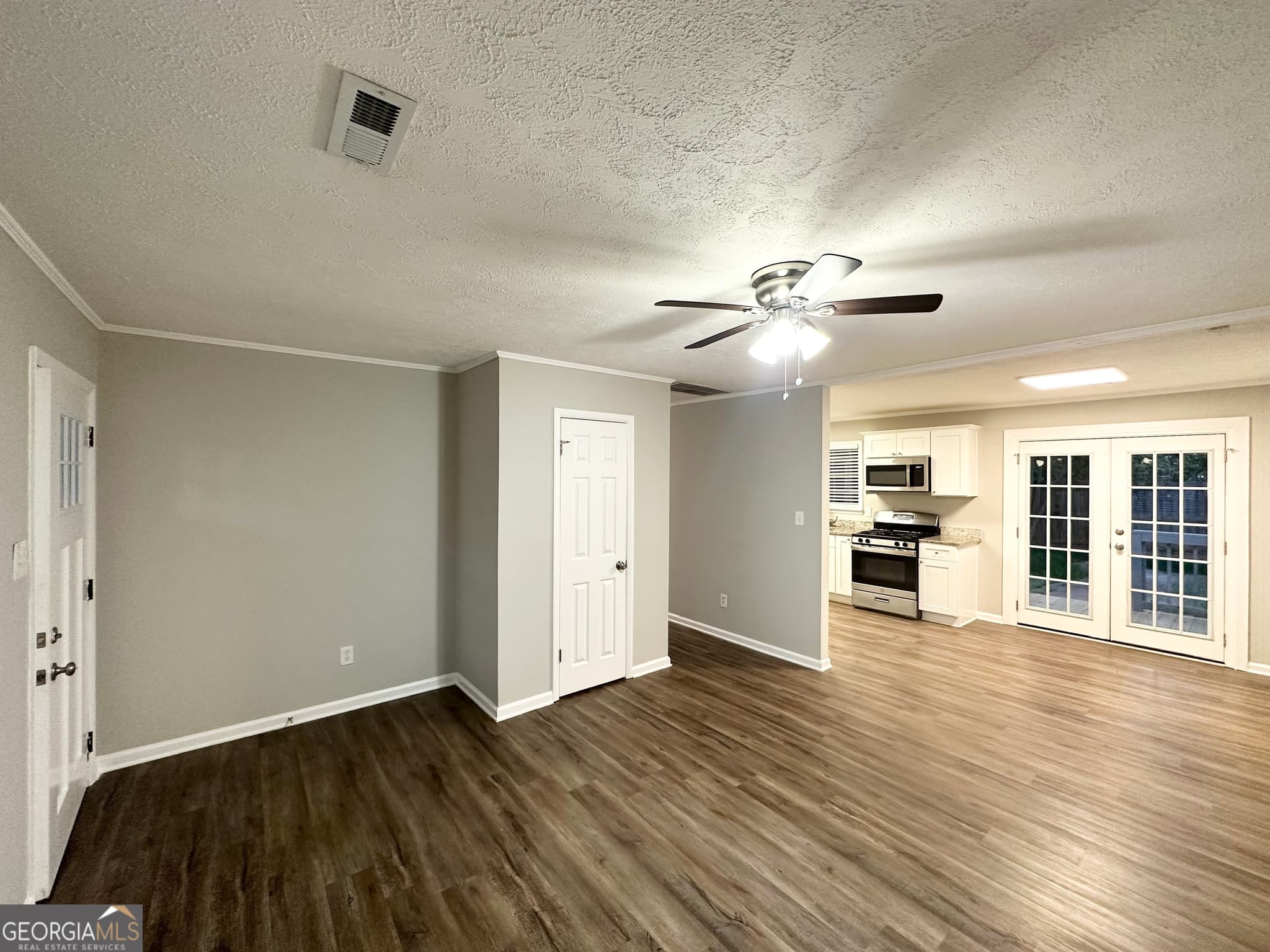 5 bedroom, 2.5 bathroom, 1,948 sq ft single family residence for sale at 659 Country Club Road, Newnan, GA 30263 — photo 3
