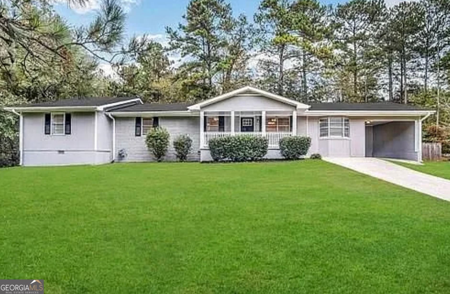 5 bedroom, 2.5 bathroom, 1,948 sq ft single family residence for sale at 659 Country Club Road, Newnan, GA 30263 — photo 1 of 14