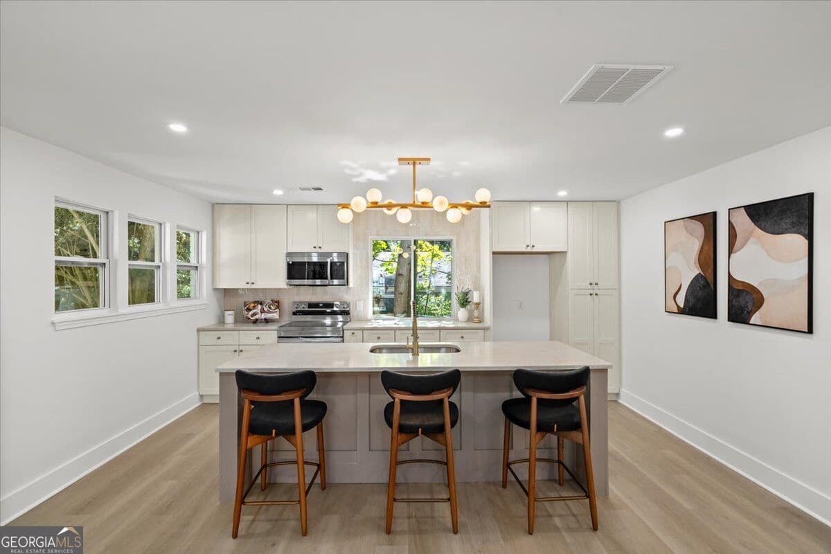 3 bedroom, 2 bathroom, 1,800 sq ft single family residence for sale at 685 Montevista Street, Atlanta, GA 30310 — photo 6