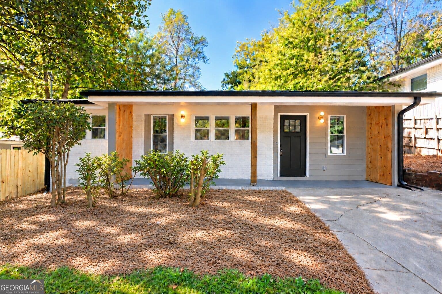 3 bedroom, 2 bathroom, 1,800 sq ft single family residence for sale at 685 Montevista Street, Atlanta, GA 30310 — photo 1 of 23