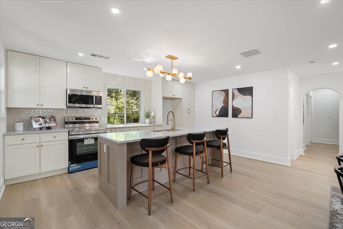 3 bedroom, 2 bathroom, 1,800 sq ft single family residence for sale at 685 Montevista Street, Atlanta, GA 30310 — photo 5