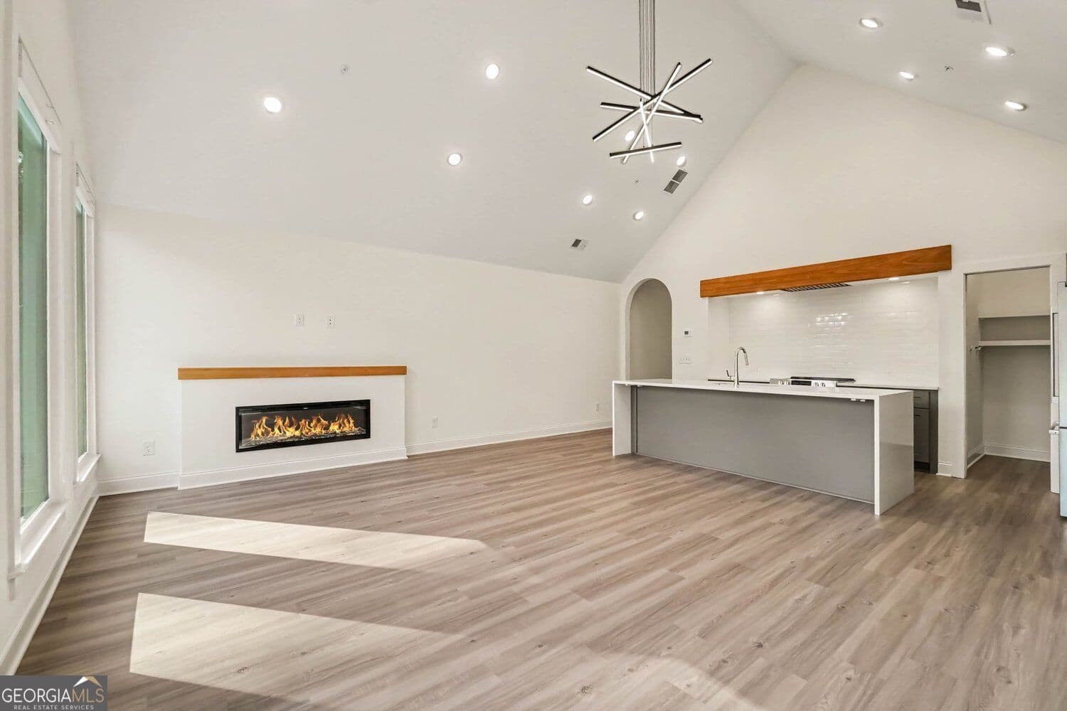 2 bedroom, 2.5 bathroom, 1,850 sq ft townhouse for rent at 409 Burgundy Way, Woodstock, GA 30188 for $3,500 a month — photo 5