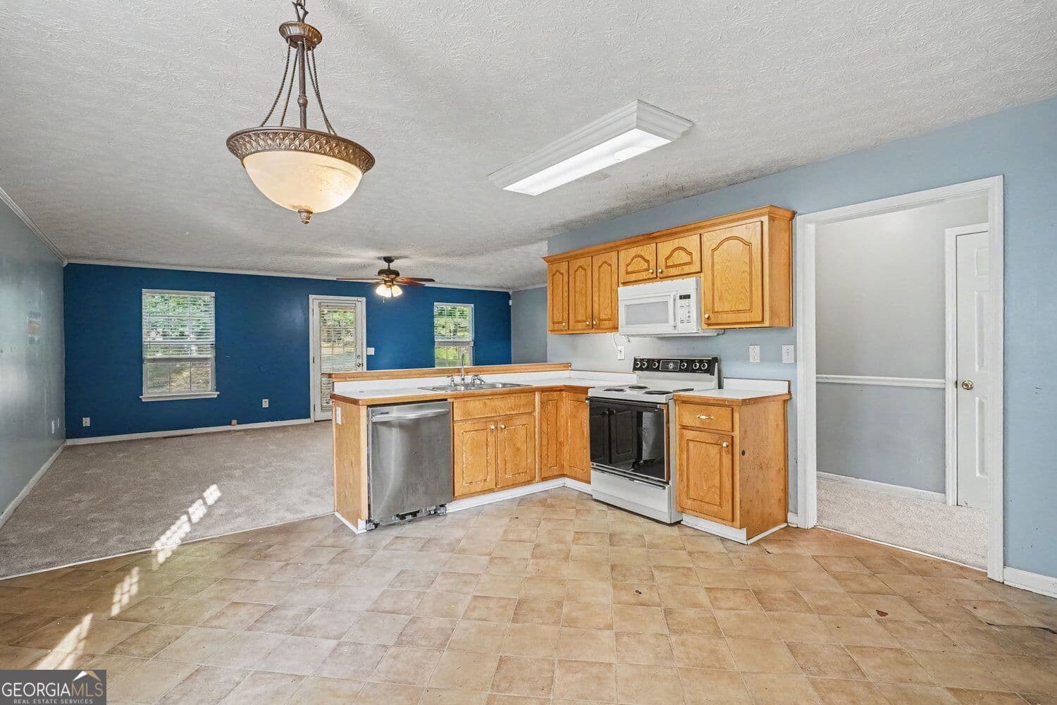 3 bedroom, 2.5 bathroom, 1,976 sq ft single family residence for sale at 45 Hunters Ridge Court, Covington, GA 30014 — photo 6