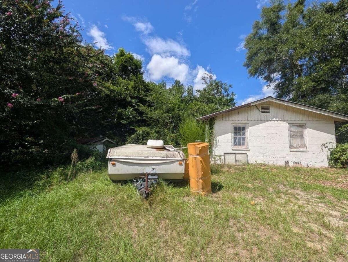 5 bedroom, 3 bathroom, 1,936 sq ft single family residence for sale at 144 Hales Landing Road, Bainbridge, GA 39817 — photo 3