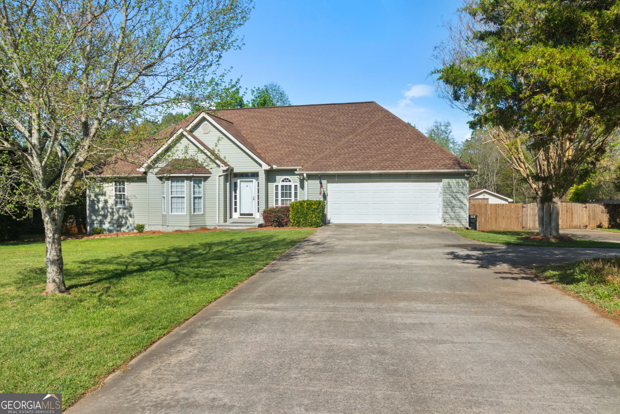 4 bedroom, 3 bathroom, 2,551 sq ft single family residence sold at 220 Fieldstone Drive, Mount Airy, GA 30563