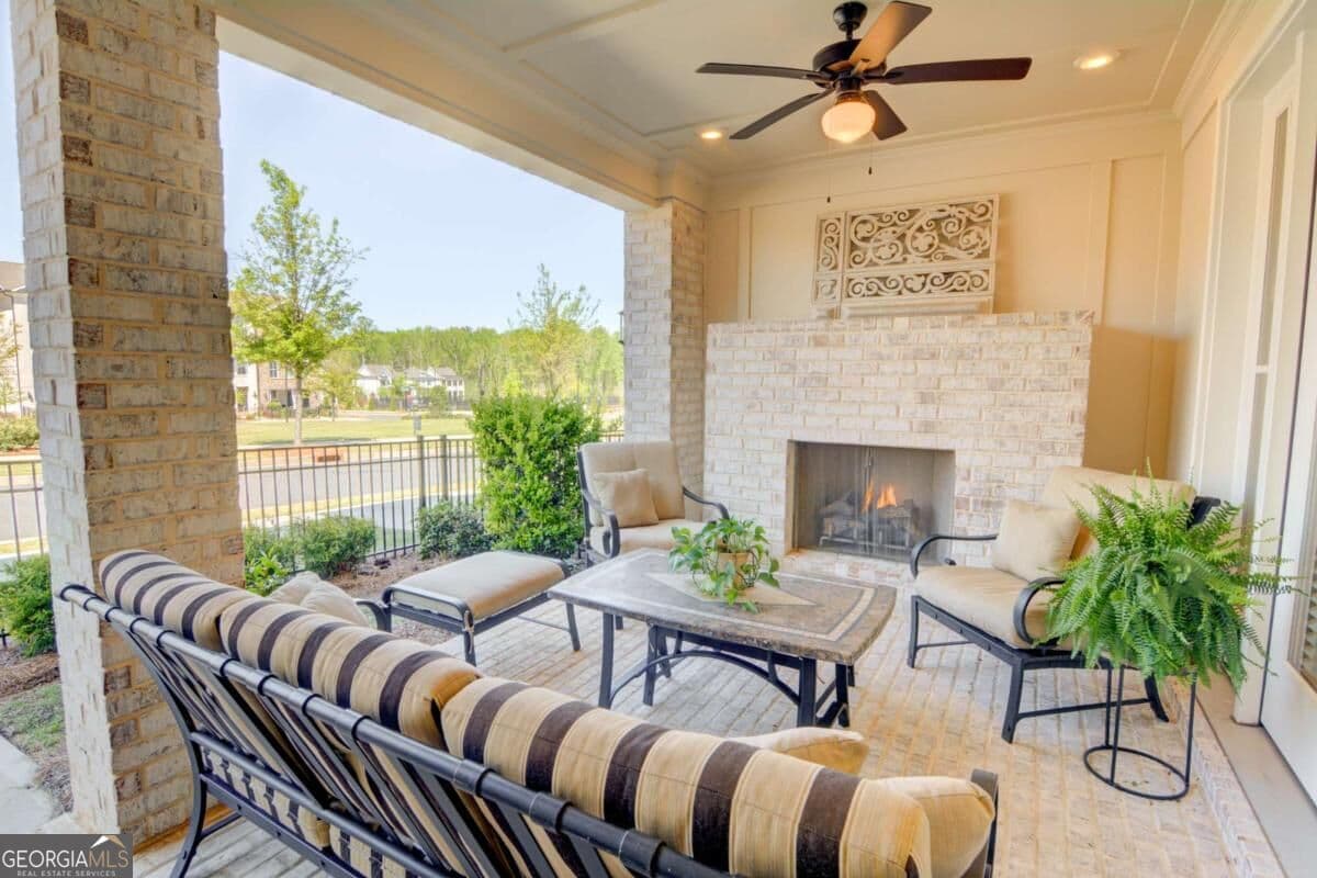 3 bedroom, 2.5 bathroom, 2,240 sq ft townhouse for sale at 4651 Lanarc Drive, Peachtree Corners, GA 30092 — photo 2