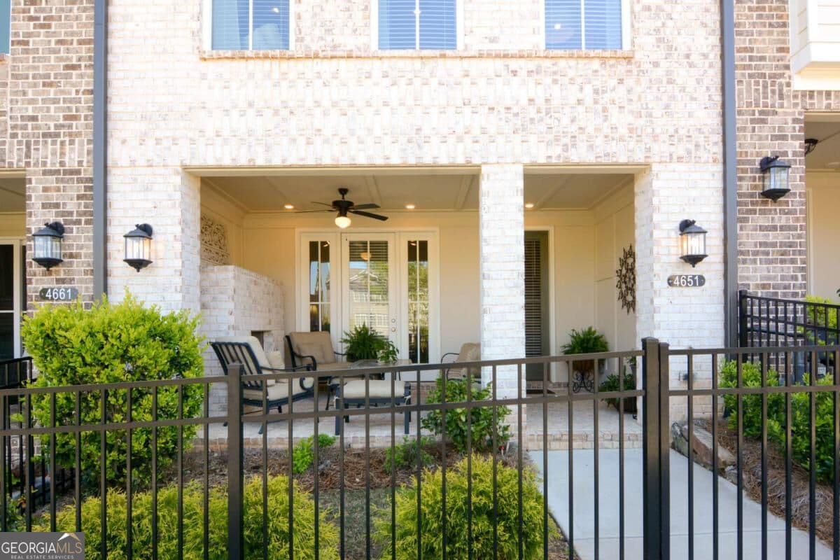 3 bedroom, 2.5 bathroom, 2,240 sq ft townhouse for sale at 4651 Lanarc Drive, Peachtree Corners, GA 30092 — photo 1 of 42