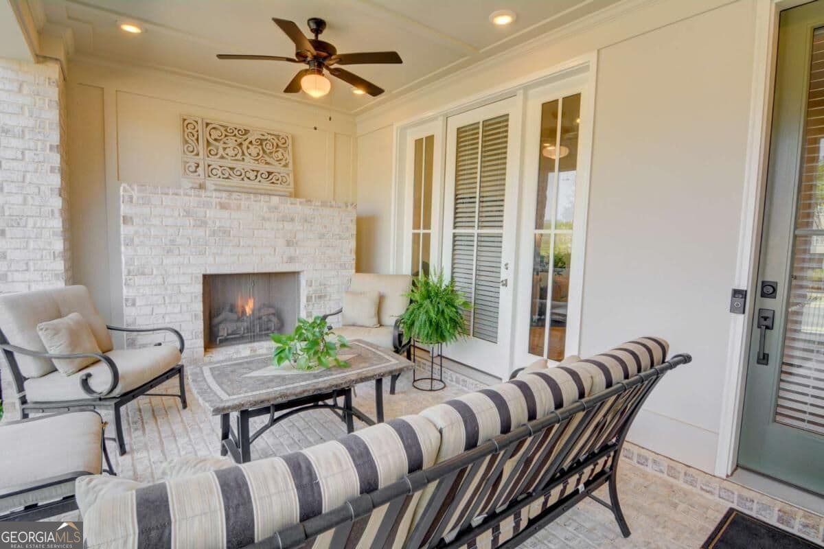 3 bedroom, 2.5 bathroom, 2,240 sq ft townhouse for sale at 4651 Lanarc Drive, Peachtree Corners, GA 30092 — photo 5