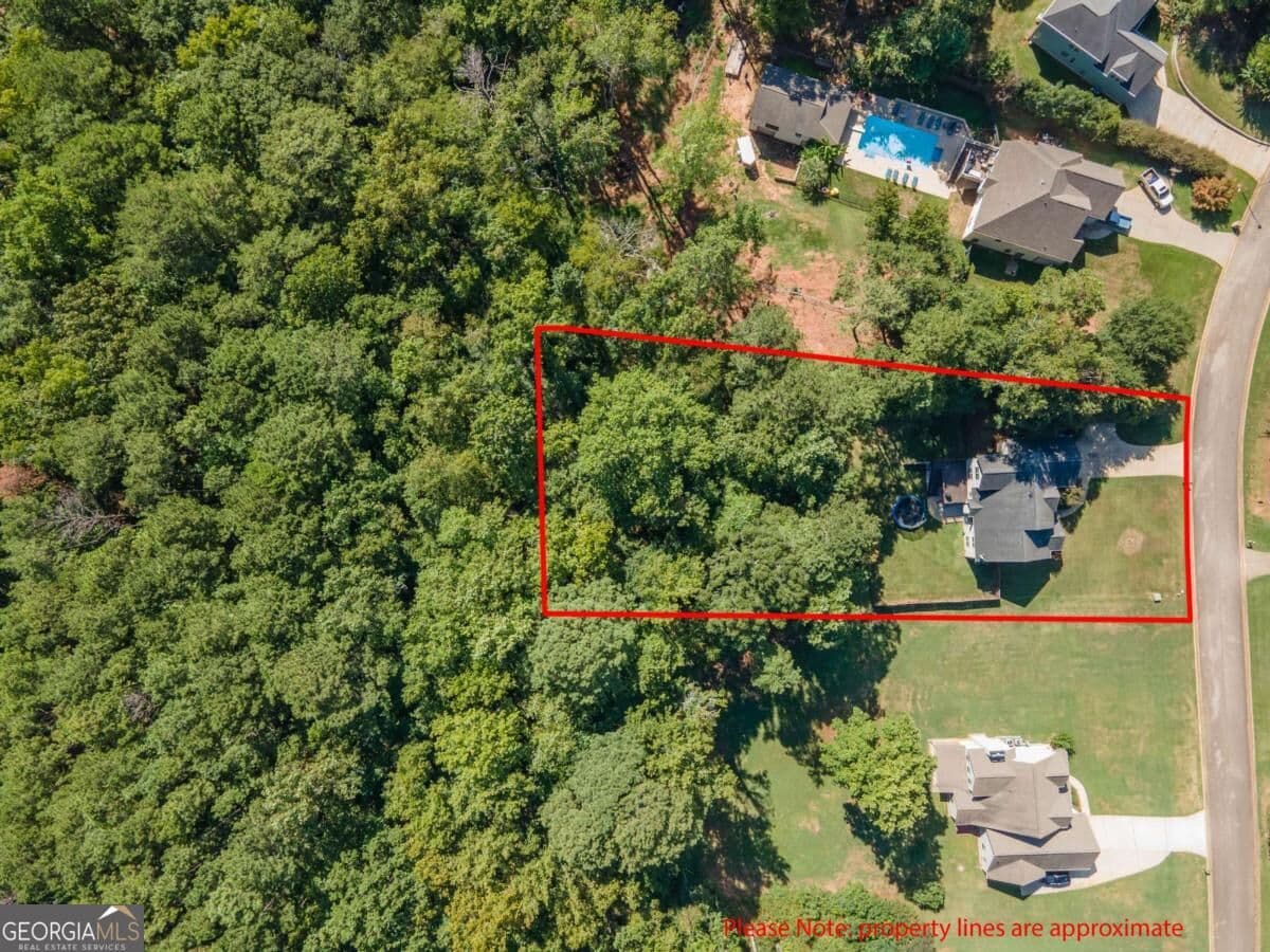 5 bedroom, 3.5 bathroom, 3,863 sq ft single family residence for sale at 108 Hidden Springs Drive, Lagrange, GA 30240 — photo 4