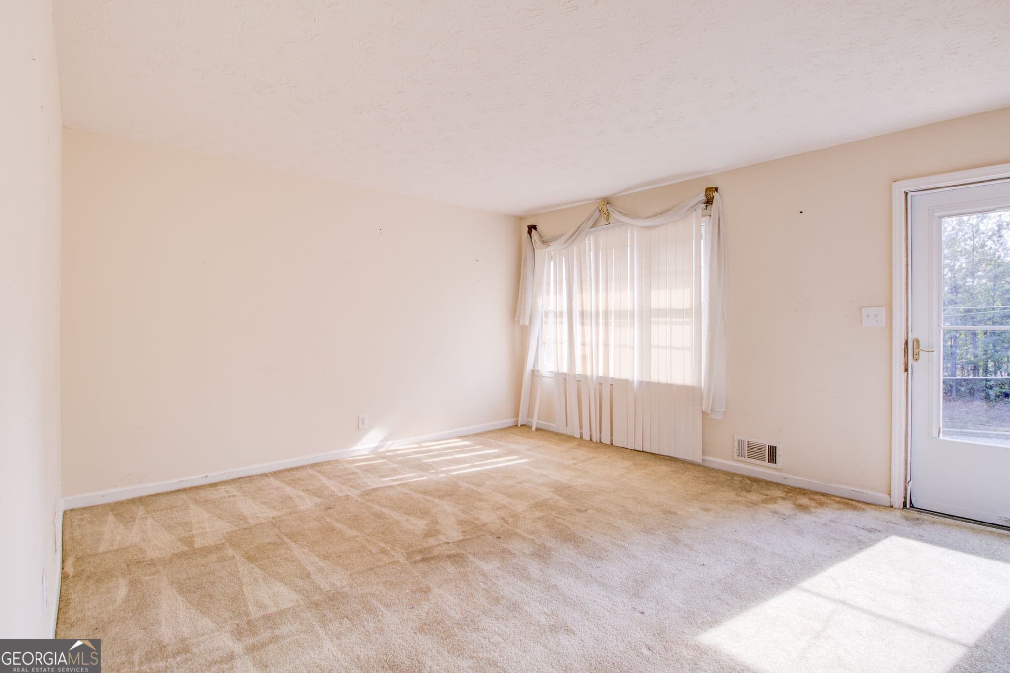 2 bedroom, 1.5 bathroom, 1,596 sq ft single family residence for sale at 202 E Wright Street, Winder, GA 30680 — photo 3