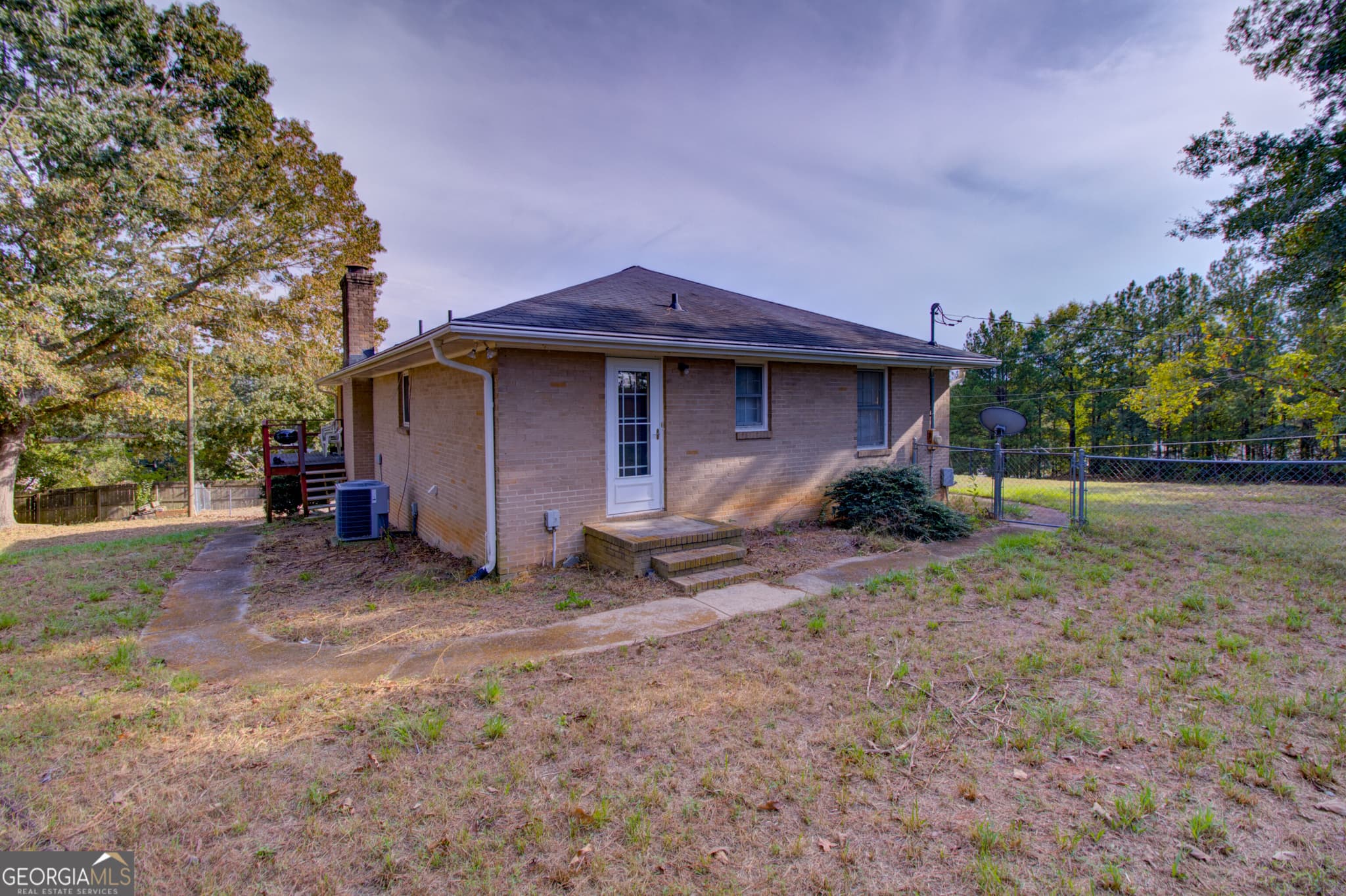 2 bedroom, 1.5 bathroom, 1,596 sq ft single family residence for sale at 202 E Wright Street, Winder, GA 30680 — photo 5