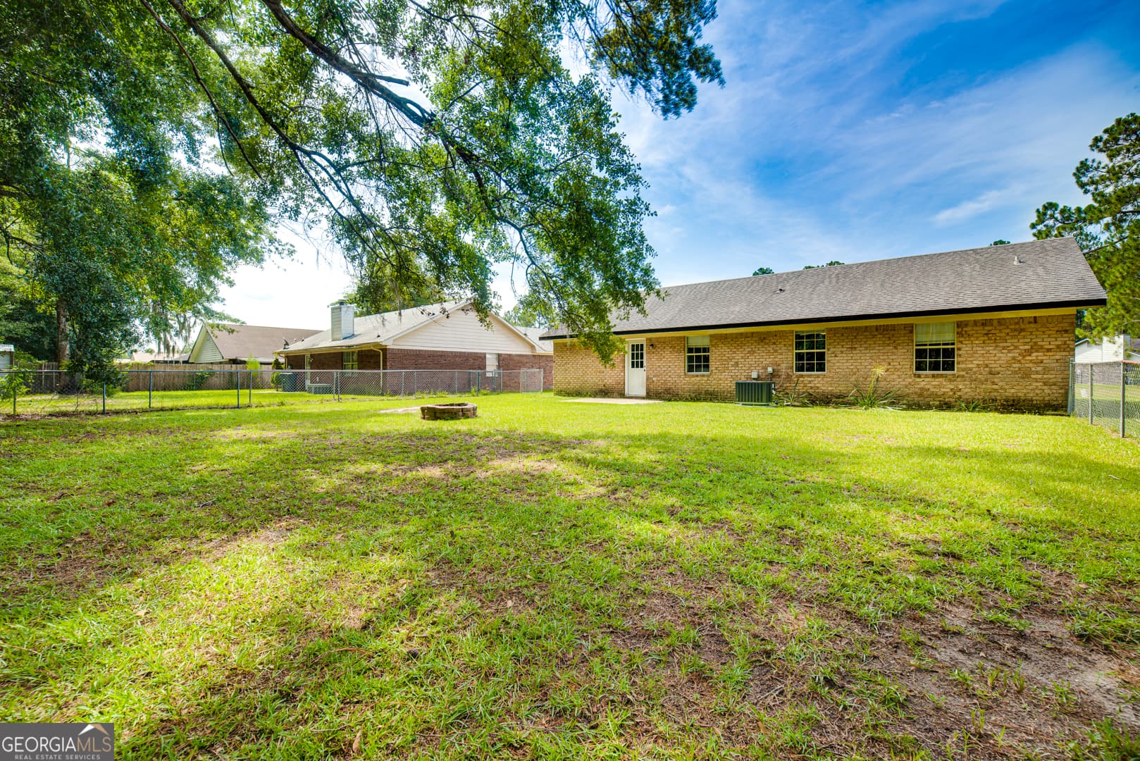 3 bedroom, 2 bathroom, 1,240 sq ft single family residence for sale at 1076 Desert Shield Street, Hinesville, GA 31313 — photo 4