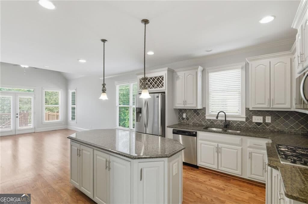 7 bedroom, 5.5 bathroom, 6,509 sq ft single family residence for rent at 4728 Moon Hollow Court, Buford, GA 30519 for $5,500 a month — photo 3