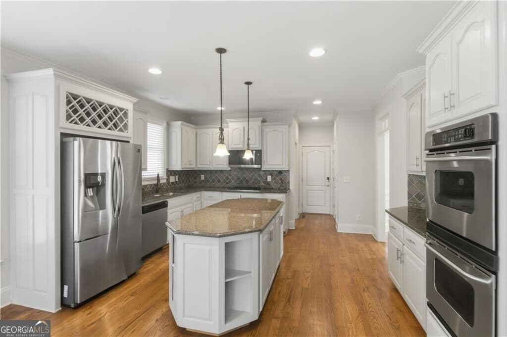 7 bedroom, 5.5 bathroom, 6,509 sq ft single family residence for rent at 4728 Moon Hollow Court, Buford, GA 30519 for $5,500 a month — photo 4