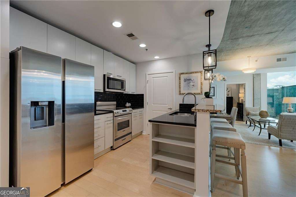 2 bedroom, 2 bathroom, 1,223 sq ft condominium for sale at 3324 Peachtree Road 1101, Atlanta, GA 30326 — photo 5
