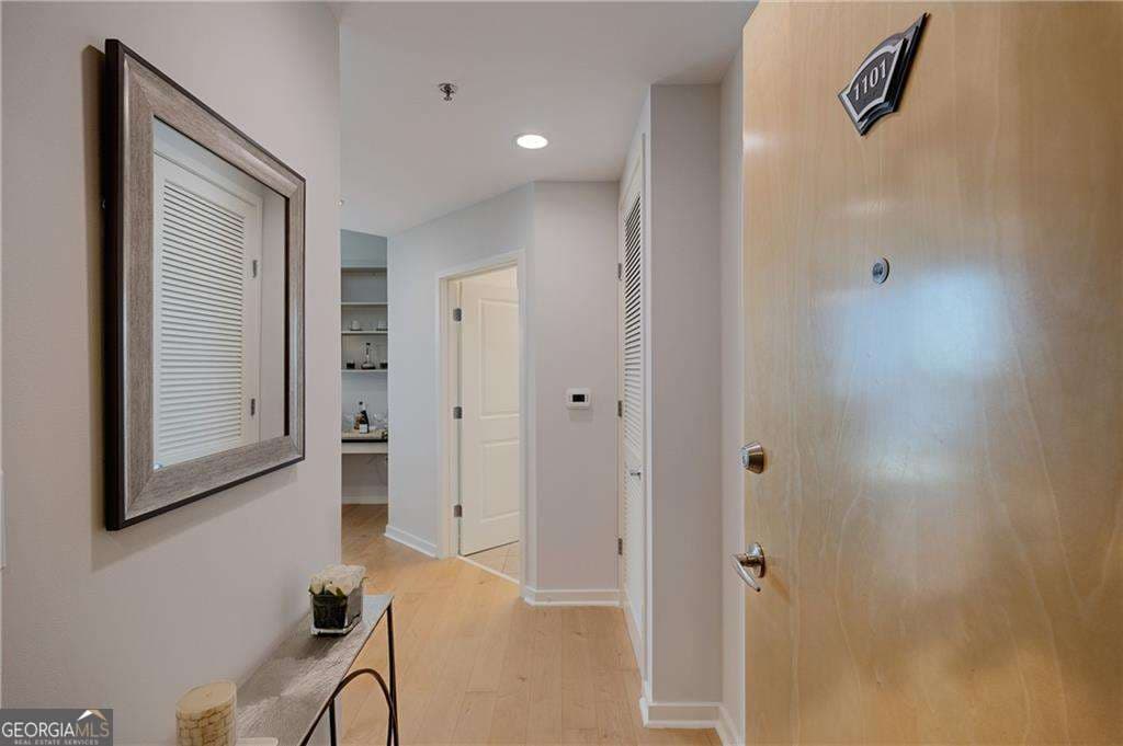 2 bedroom, 2 bathroom, 1,223 sq ft condominium for sale at 3324 Peachtree Road 1101, Atlanta, GA 30326 — photo 4