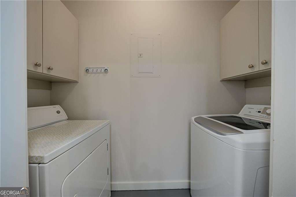 2 bedroom, 2 bathroom, 1,223 sq ft condominium for sale at 3324 Peachtree Road 1101, Atlanta, GA 30326 — photo 8