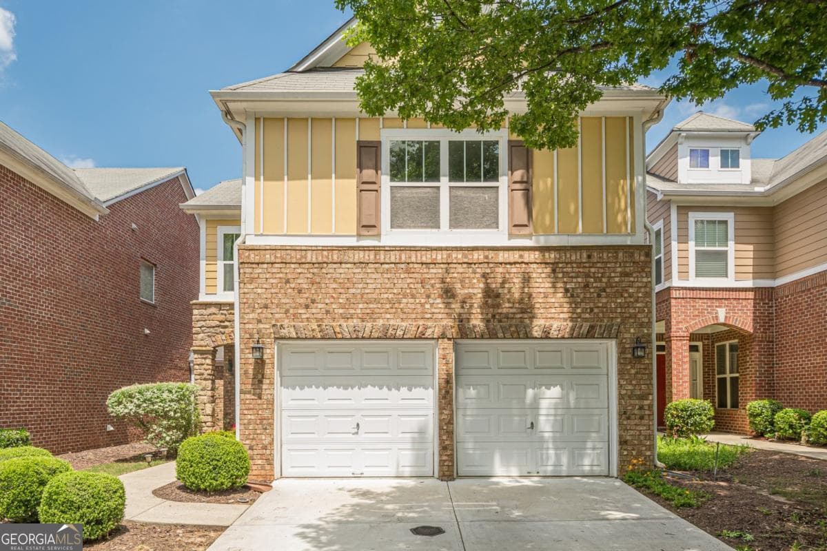 3 bedroom, 2.5 bathroom, 2,390 sq ft townhouse sold at 13943 Sunfish Bend, Alpharetta, GA 30004