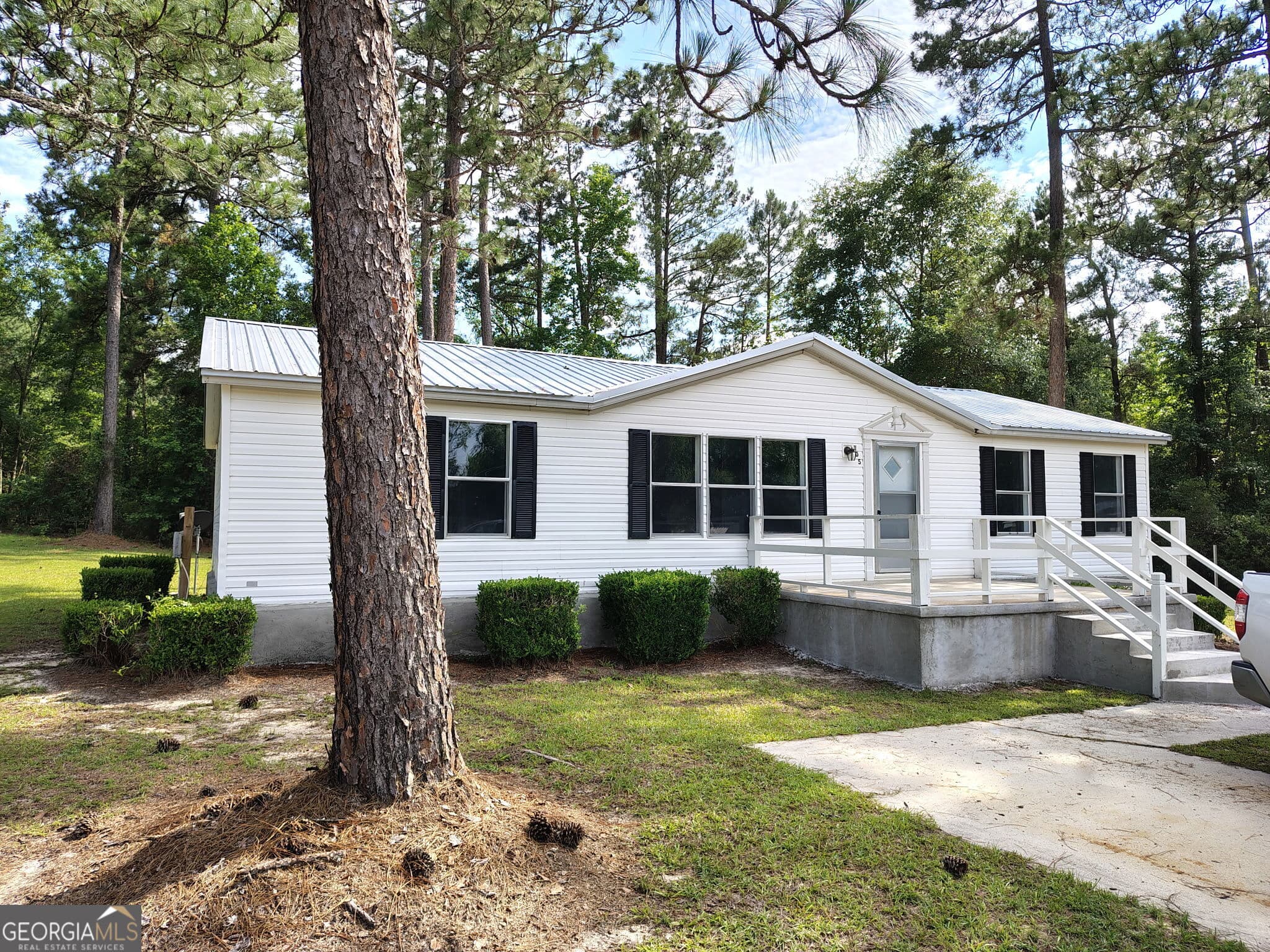 3 bedroom, 2 bathroom, 1,274 sq ft single family residence sold at 105 S Court Drive, Sylvania, GA 30467