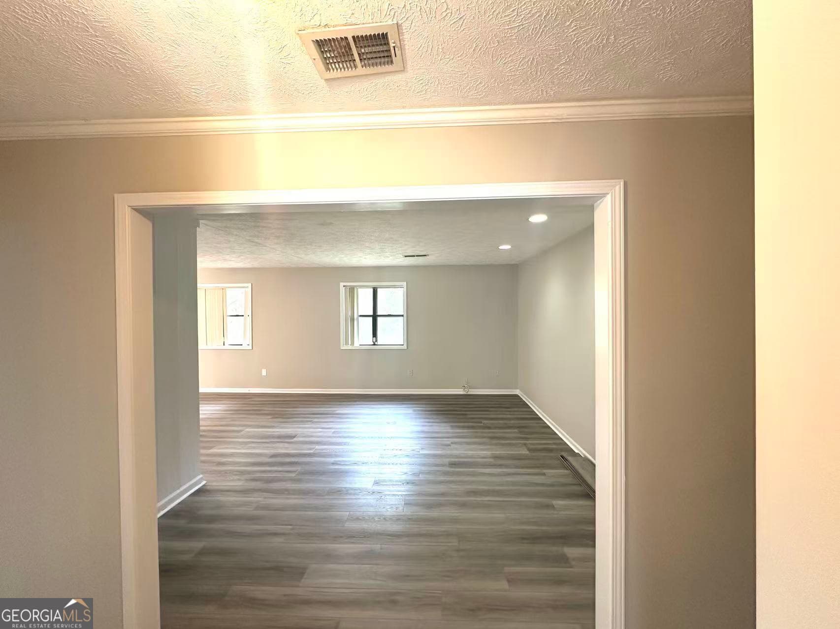 3 bedroom, 2 bathroom, 1,900 sq ft single family residence for rent at 100 Lakeview Lane, Fayetteville, GA 30214 for $2,300 a month — photo 5