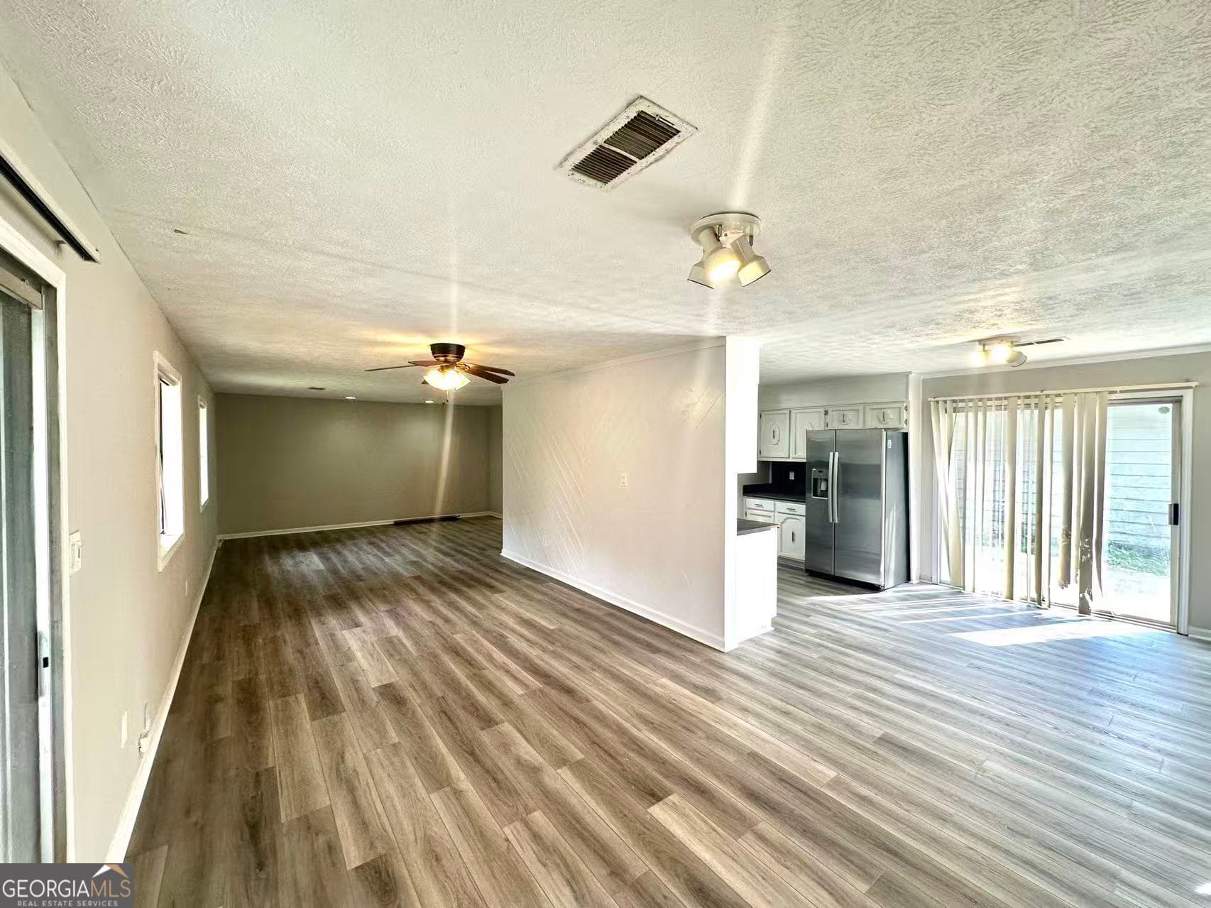 3 bedroom, 2 bathroom, 1,900 sq ft single family residence for rent at 100 Lakeview Lane, Fayetteville, GA 30214 for $2,300 a month — photo 9