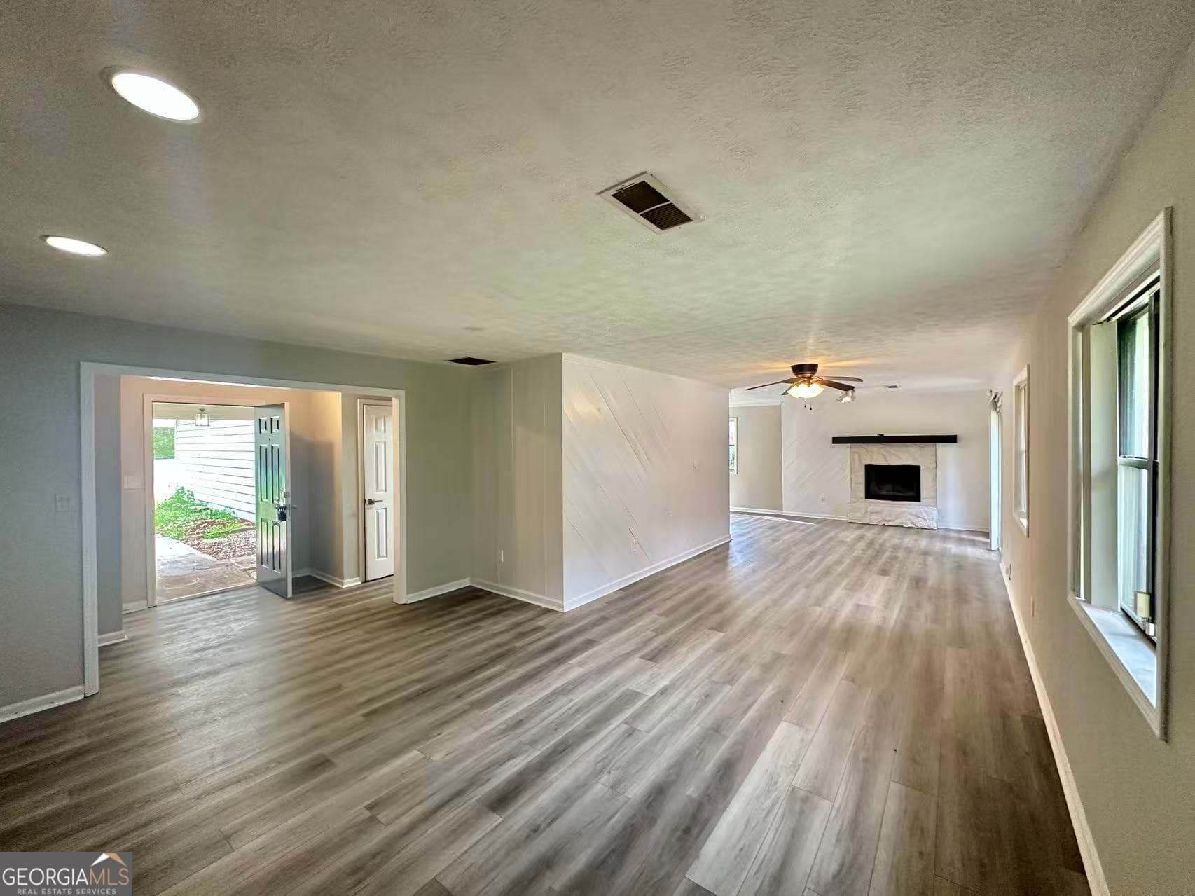 3 bedroom, 2 bathroom, 1,900 sq ft single family residence for rent at 100 Lakeview Lane, Fayetteville, GA 30214 for $2,300 a month — photo 8