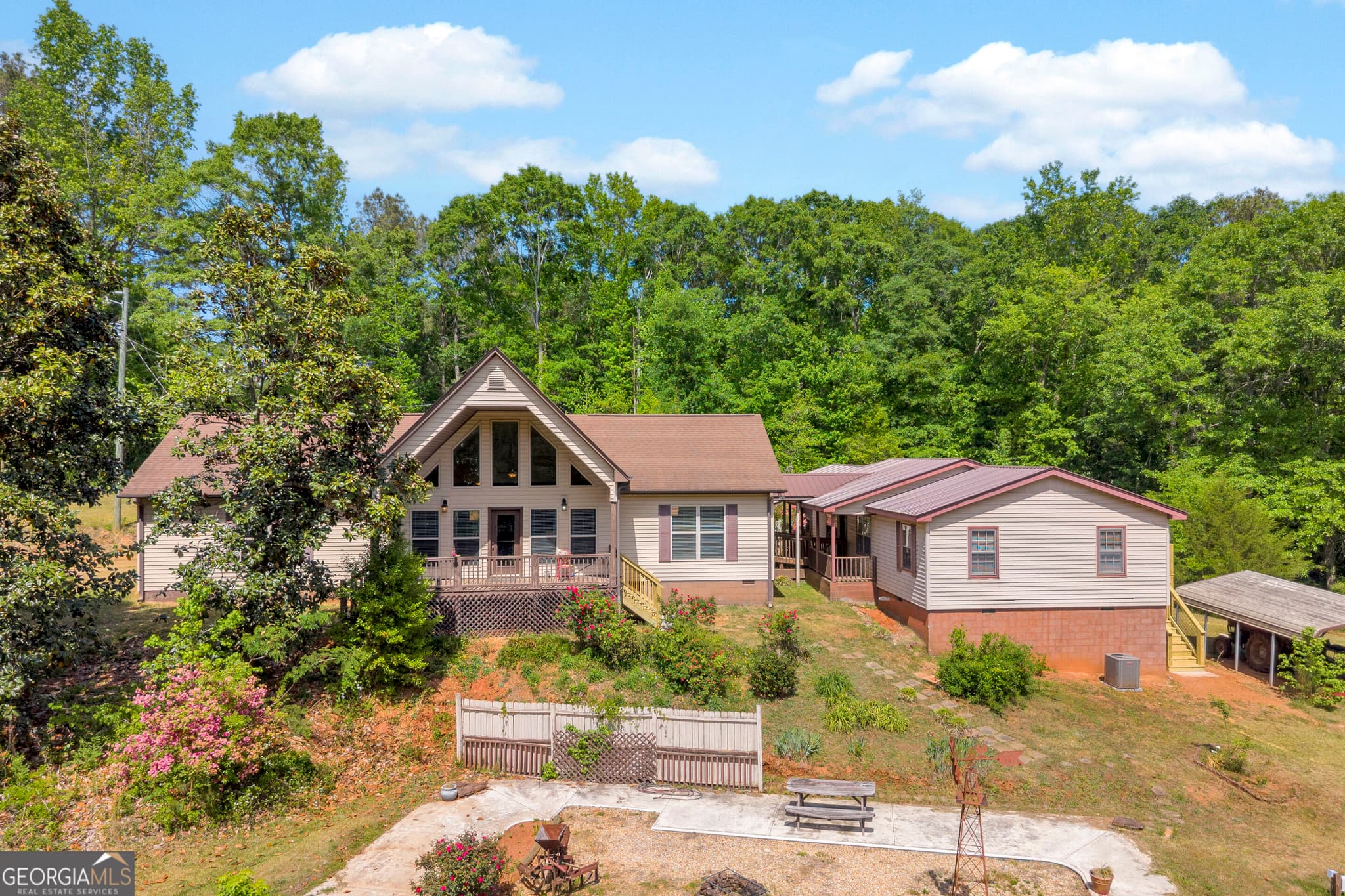 6 bedroom, 3 bathroom, 3,129 sq ft single family residence for sale at 1894 Athens Road, Carnesville, GA 30521 — photo 2