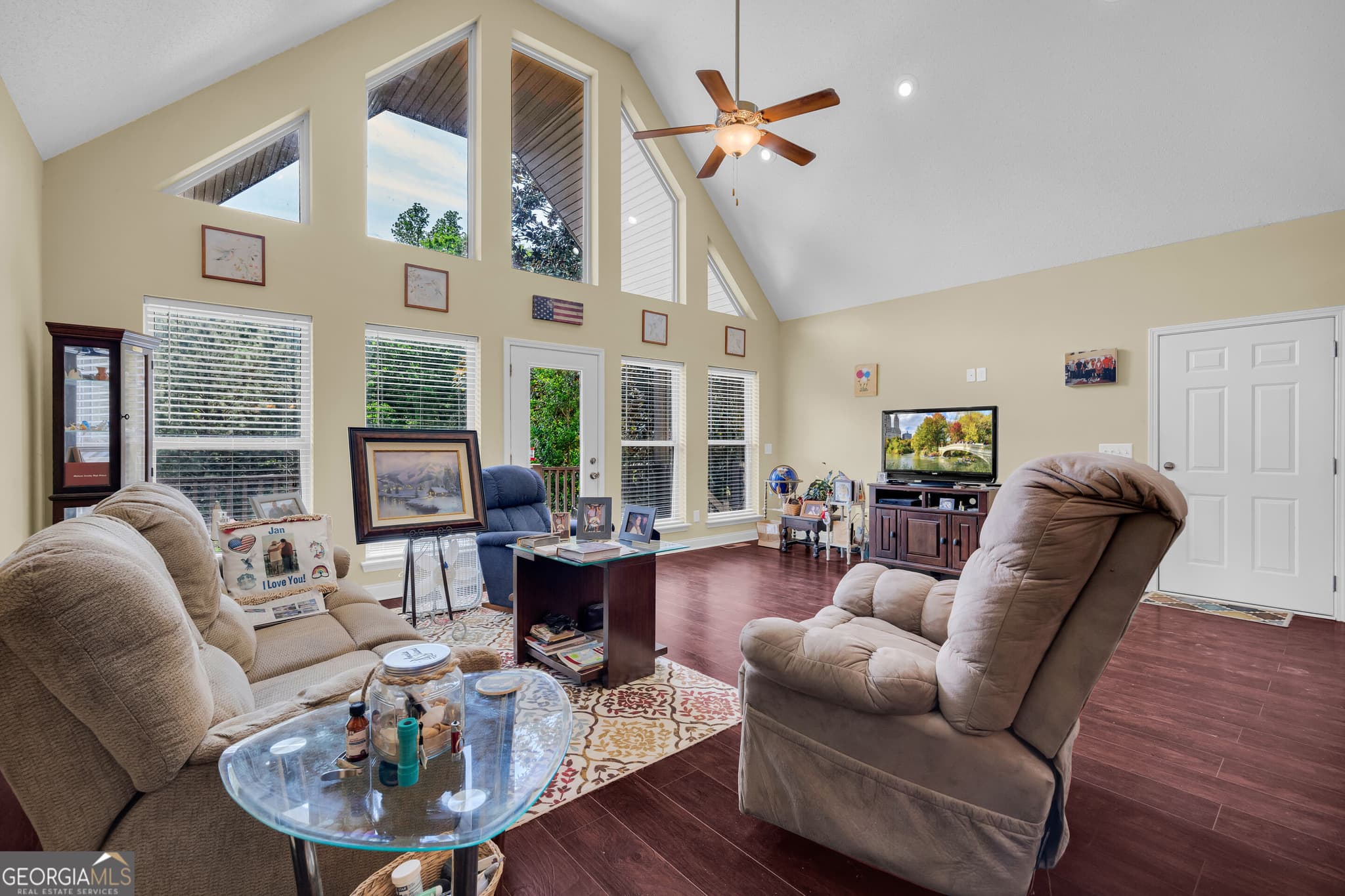 6 bedroom, 3 bathroom, 3,129 sq ft single family residence for sale at 1894 Athens Road, Carnesville, GA 30521 — photo 3