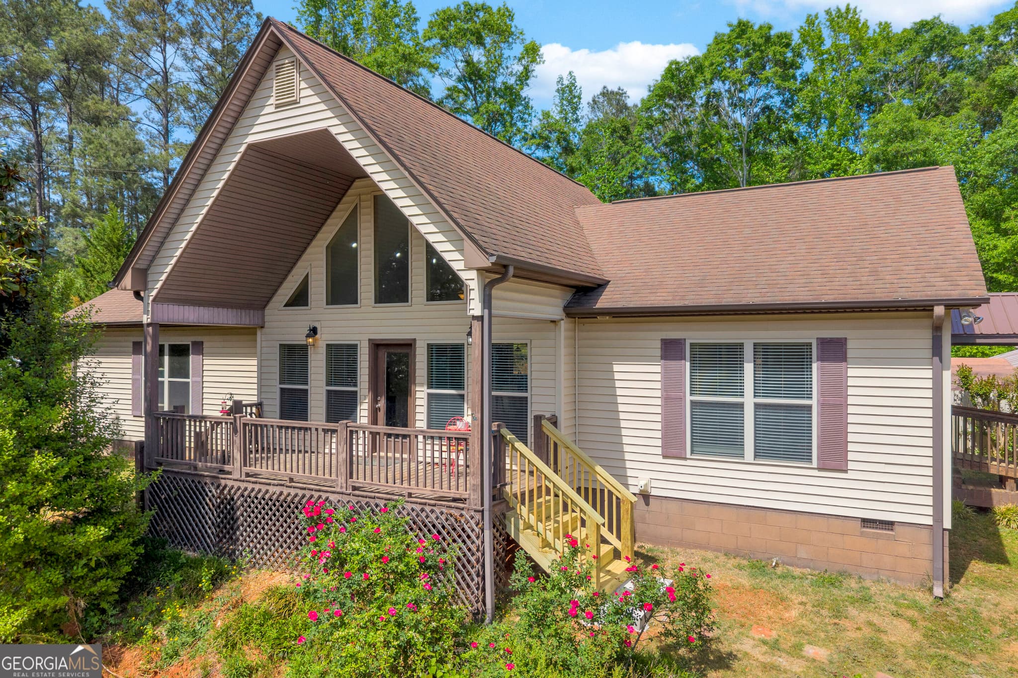 6 bedroom, 3 bathroom, 3,129 sq ft single family residence for sale at 1894 Athens Road, Carnesville, GA 30521 — photo 1 of 78