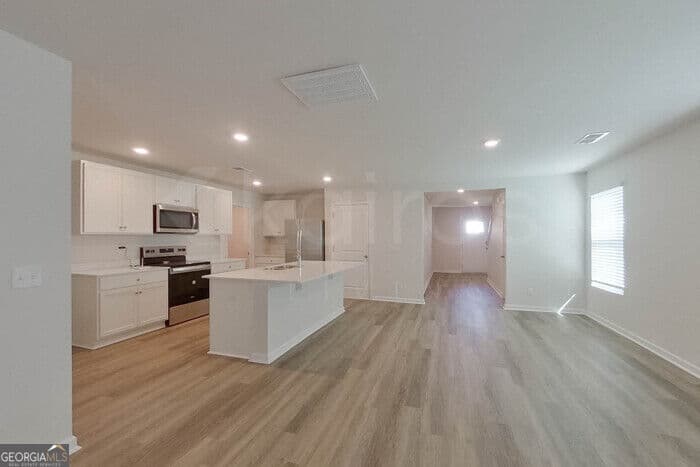 5 bedroom, 3 bathroom, 2,361 sq ft single family residence for rent at 112 Overstreet Way, Springfield, GA 31329 for $2,445 a month — photo 4