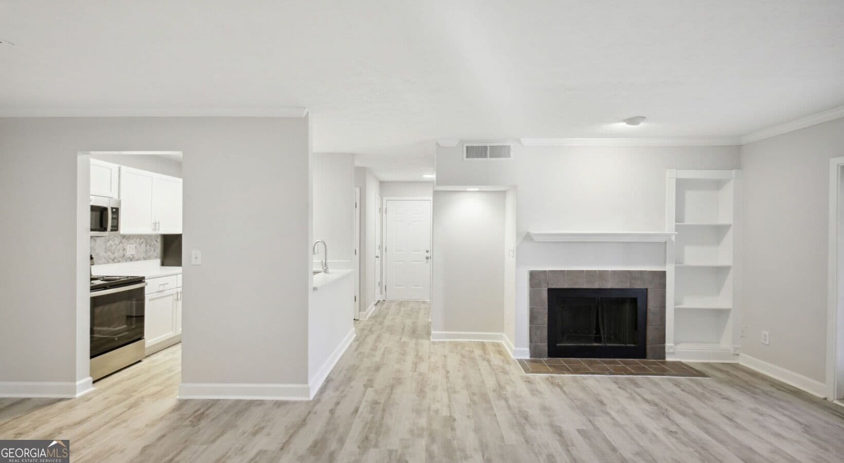 2 bedroom, 2 bathroom, 1,111 sq ft apartment for rent at 100 Pinhurst Drive 0718V, Atlanta, GA 30339 for $1,655 a month — photo 4