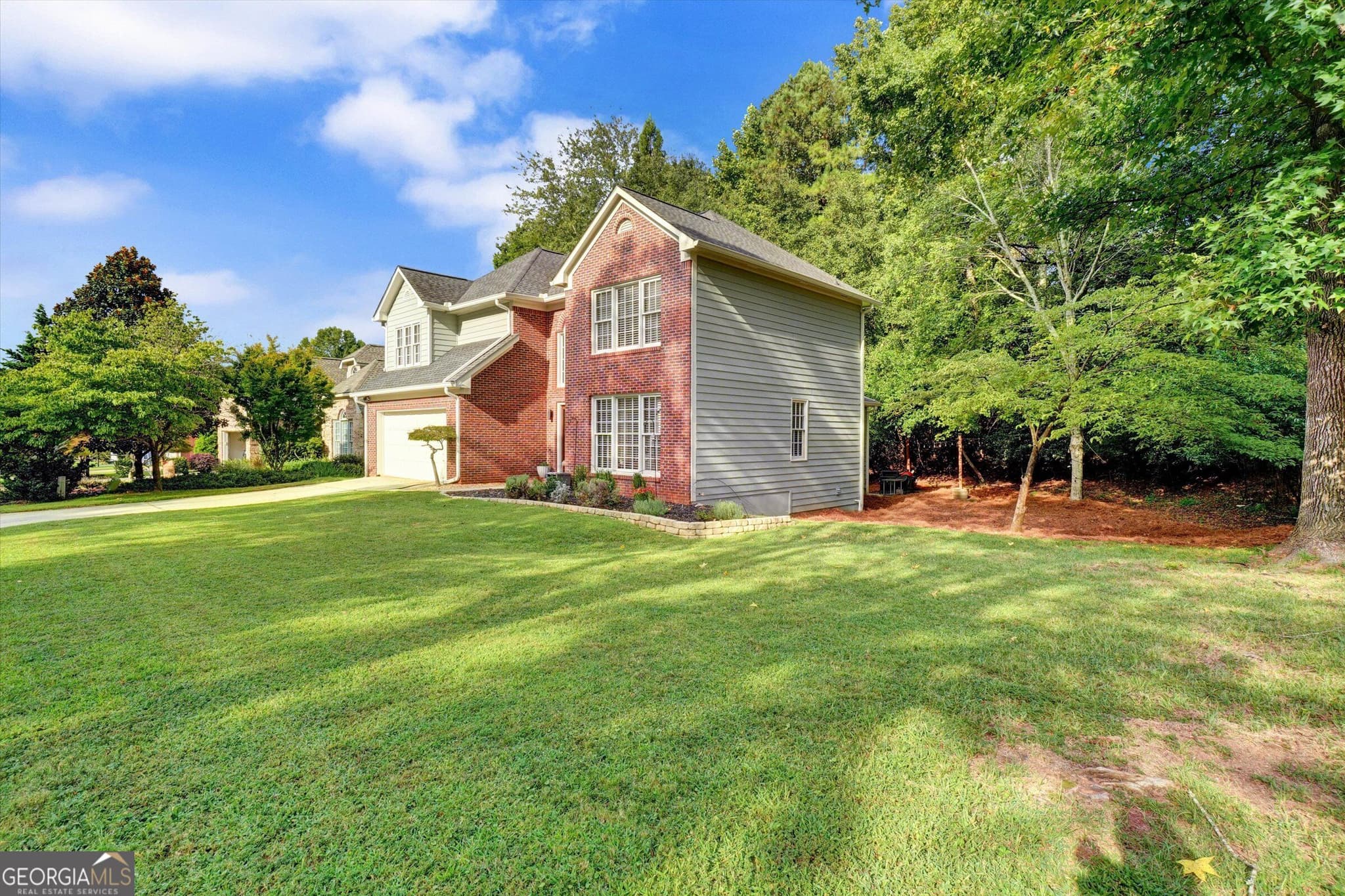 3 bedroom, 2.5 bathroom, 3,360 sq ft single family residence for sale at 115 Glen Holly Drive, Roswell, GA 30076 — photo 3