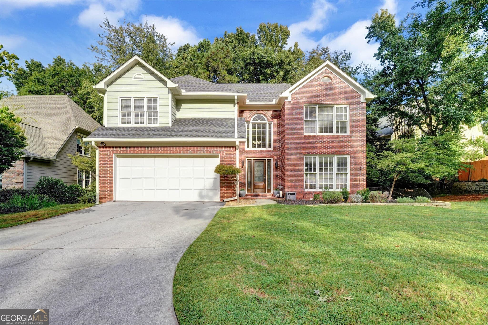 3 bedroom, 2.5 bathroom, 3,360 sq ft single family residence for sale at 115 Glen Holly Drive, Roswell, GA 30076 — photo 1 of 46